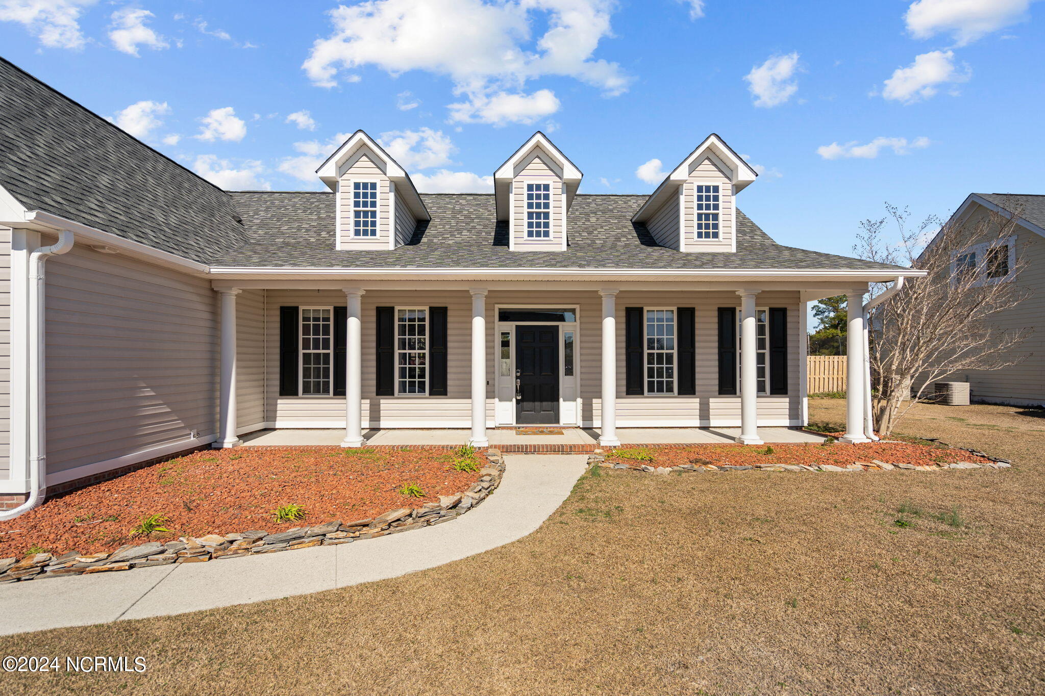 6113 Sentry Oaks Drive