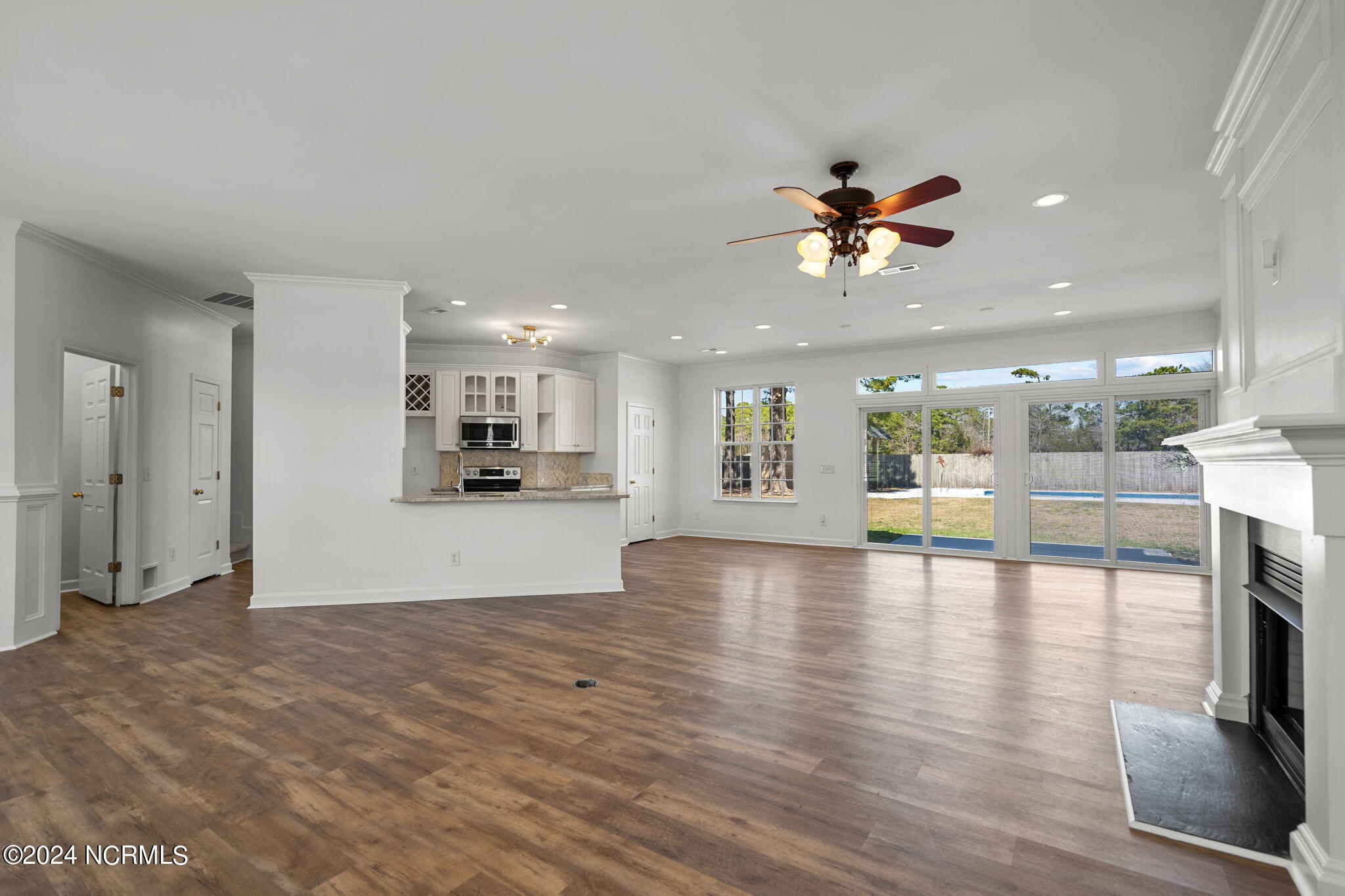 6113 Sentry Oaks Drive