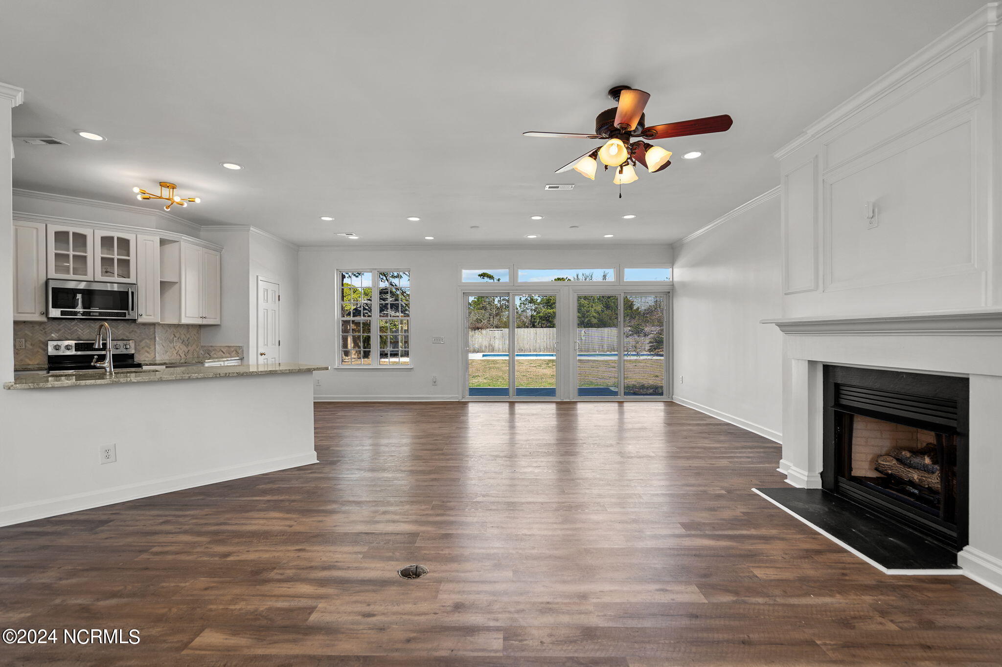 6113 Sentry Oaks Drive