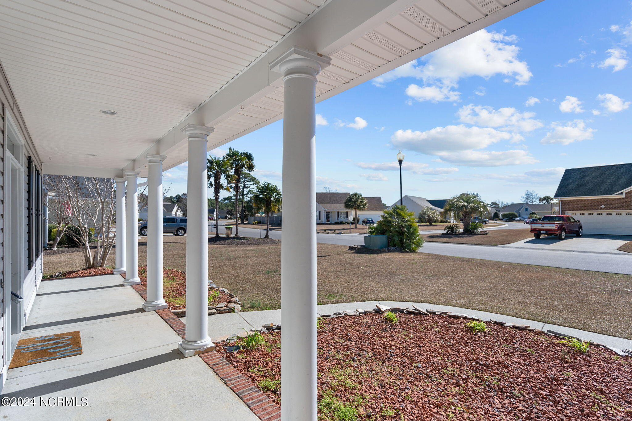 6113 Sentry Oaks Drive