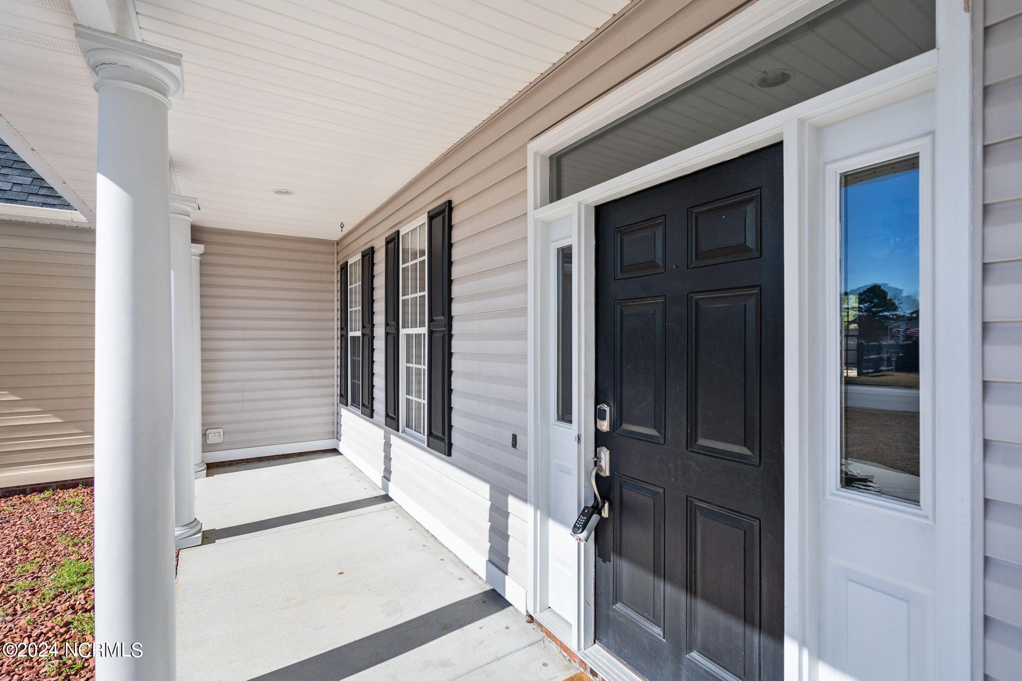 6113 Sentry Oaks Drive