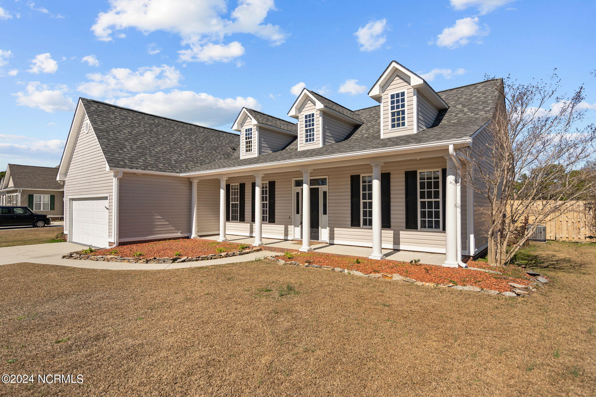 6113 Sentry Oaks Drive