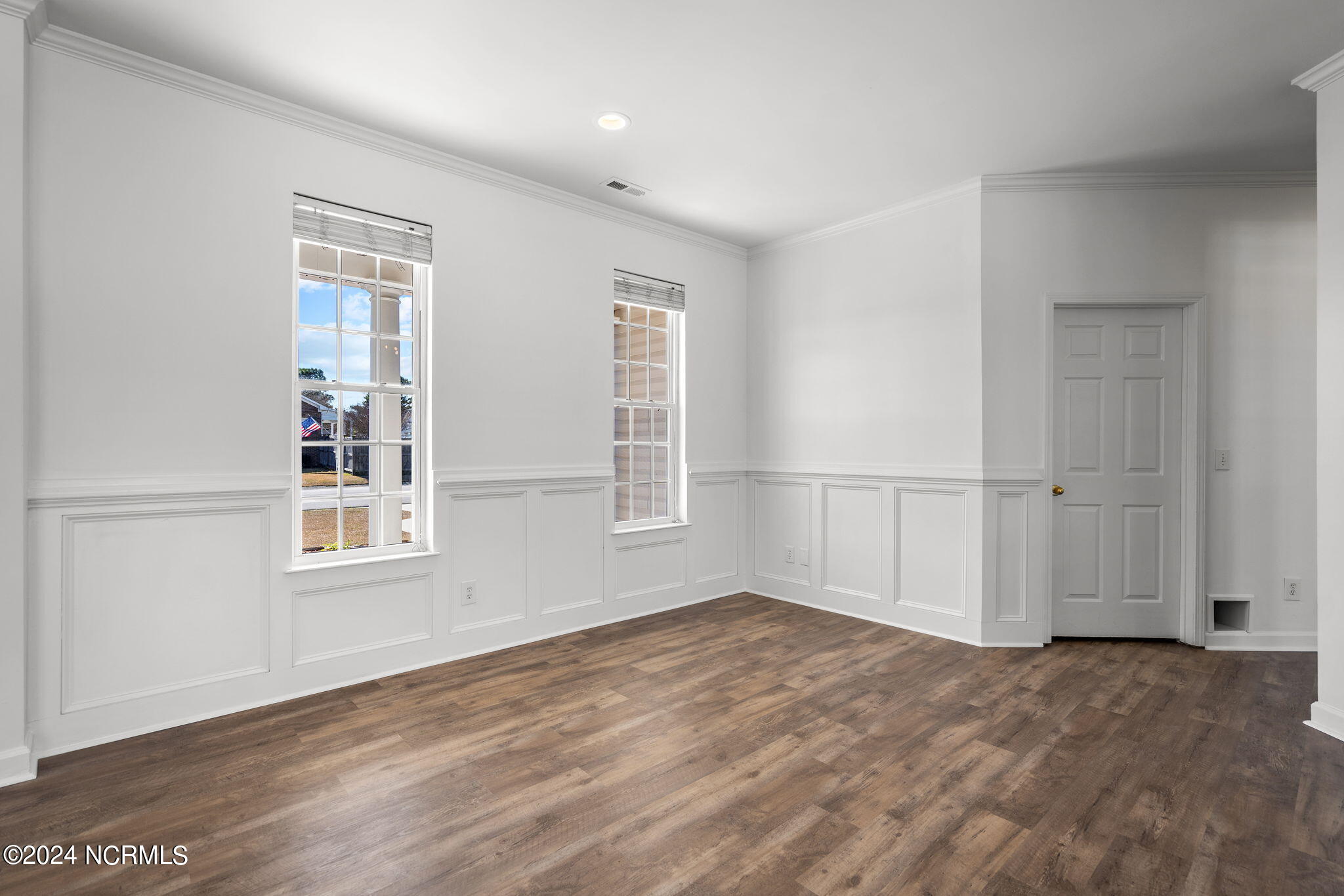 6113 Sentry Oaks Drive