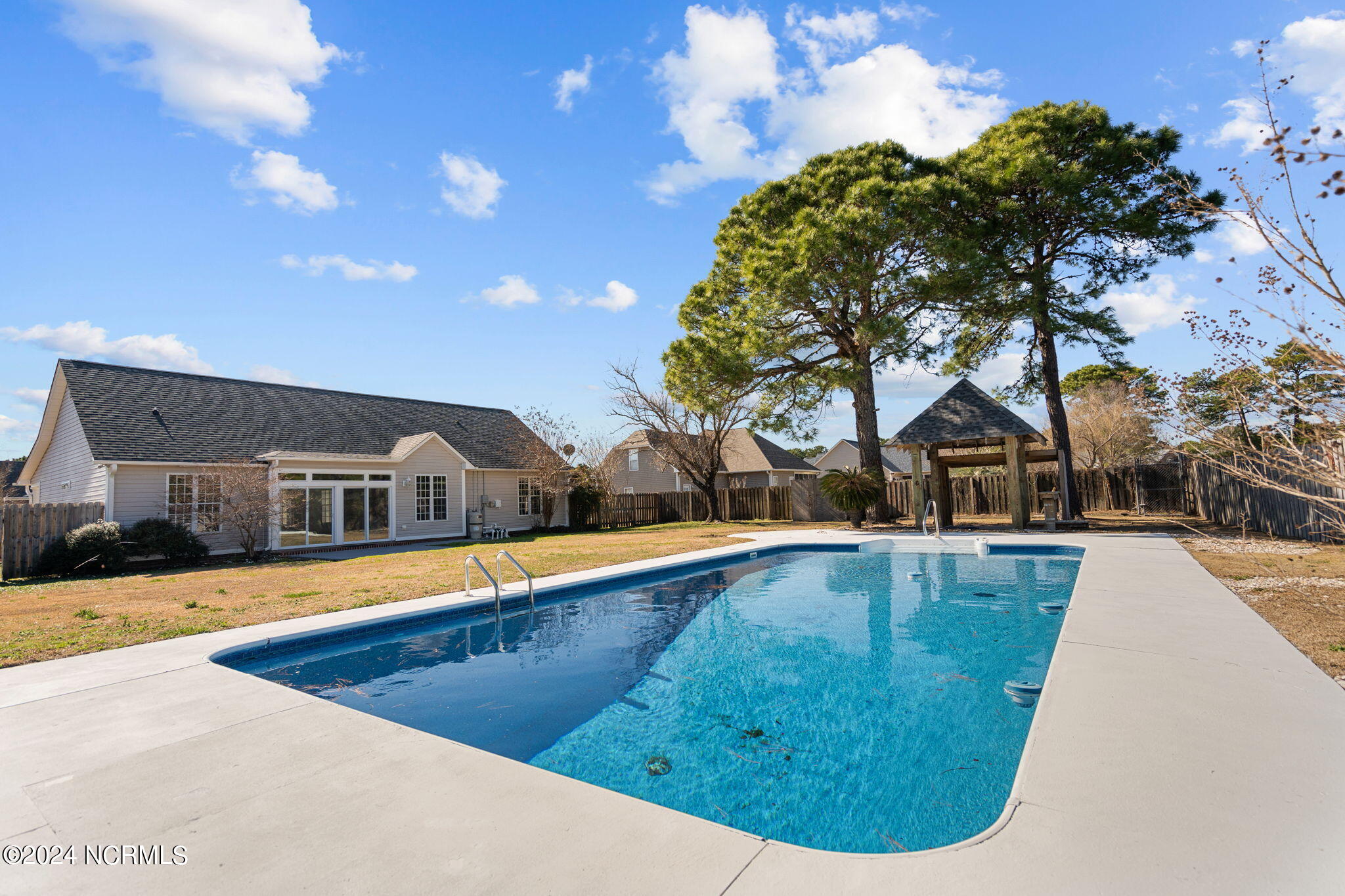 6113 Sentry Oaks Drive