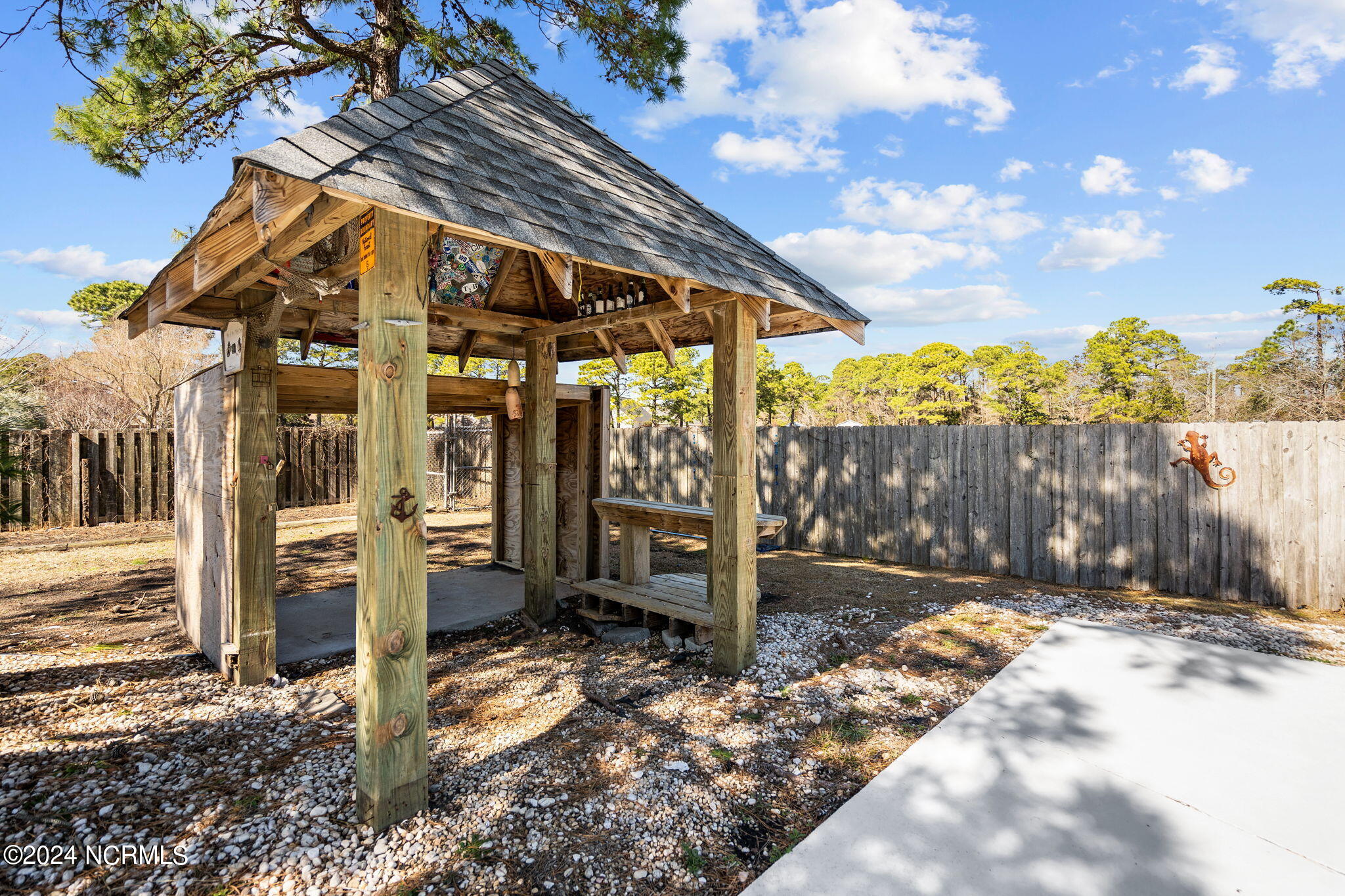 6113 Sentry Oaks Drive