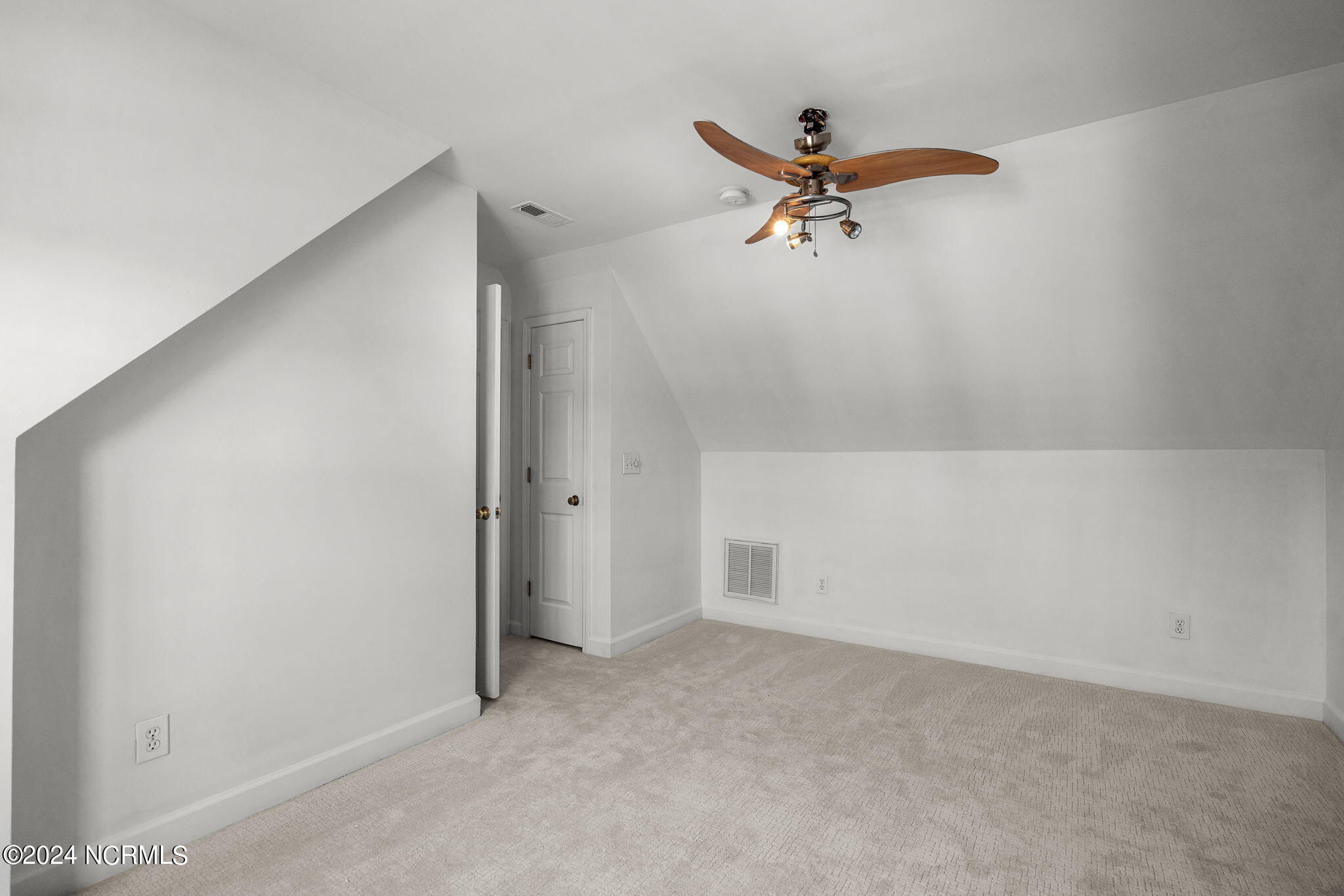 6113 Sentry Oaks Drive