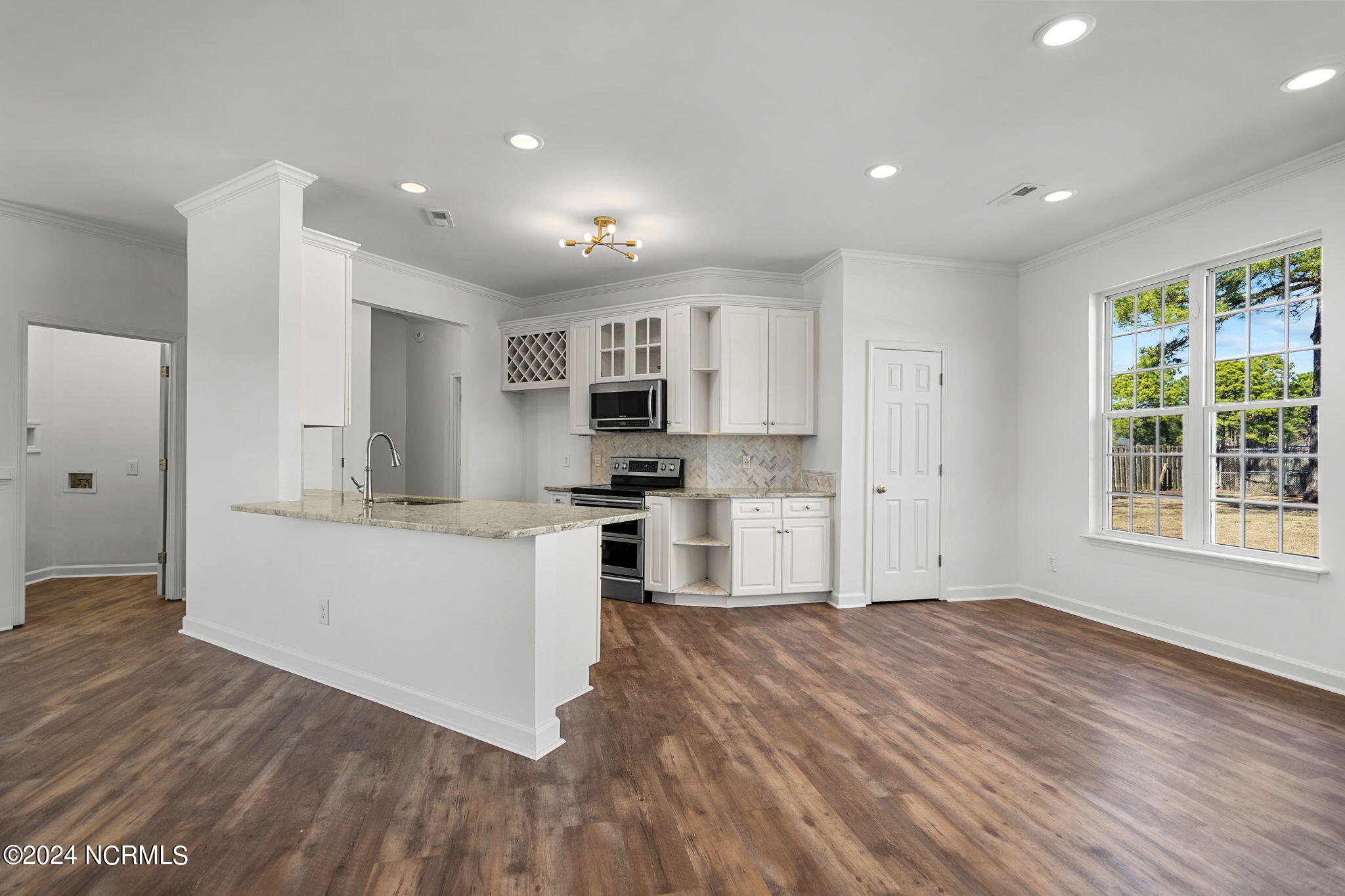 6113 Sentry Oaks Drive