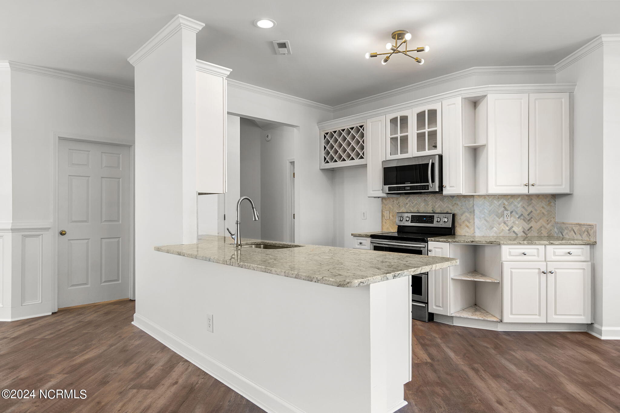 6113 Sentry Oaks Drive