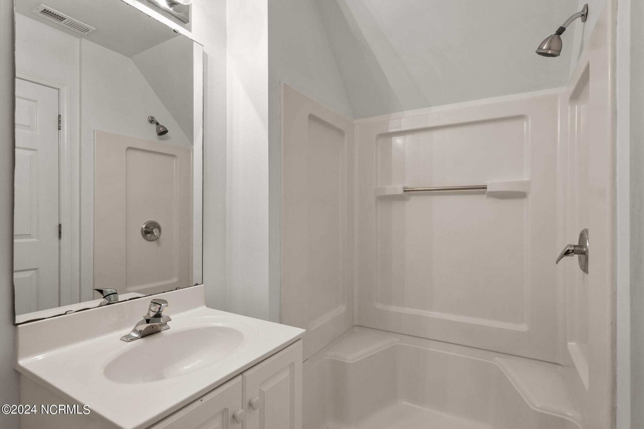 6113 Sentry Oaks Drive