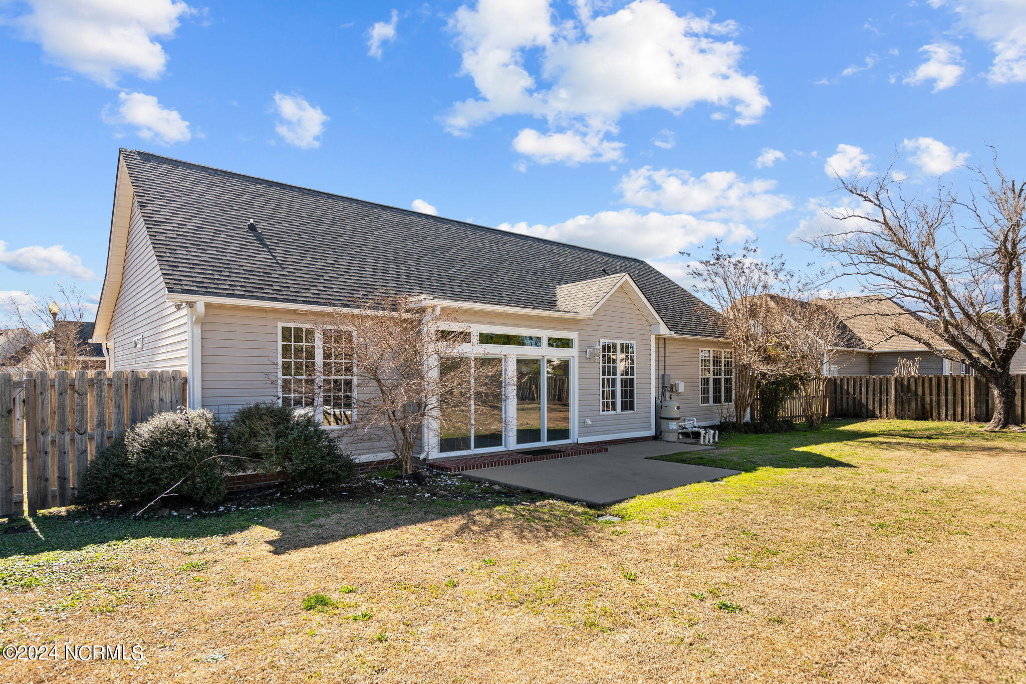 6113 Sentry Oaks Drive