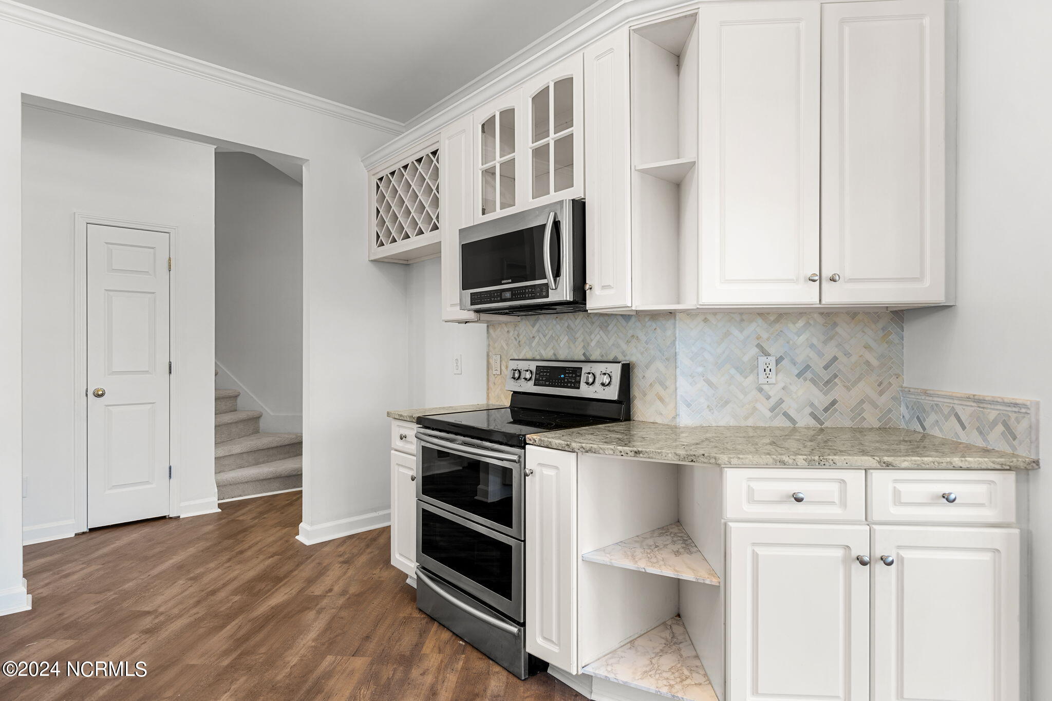 6113 Sentry Oaks Drive