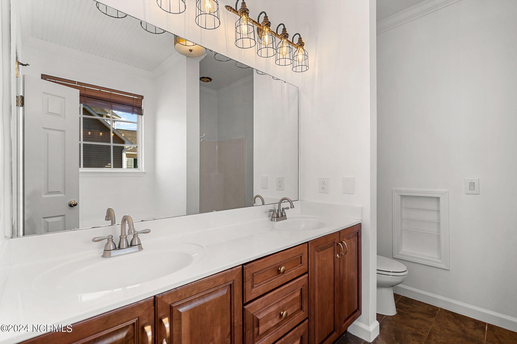 6113 Sentry Oaks Drive