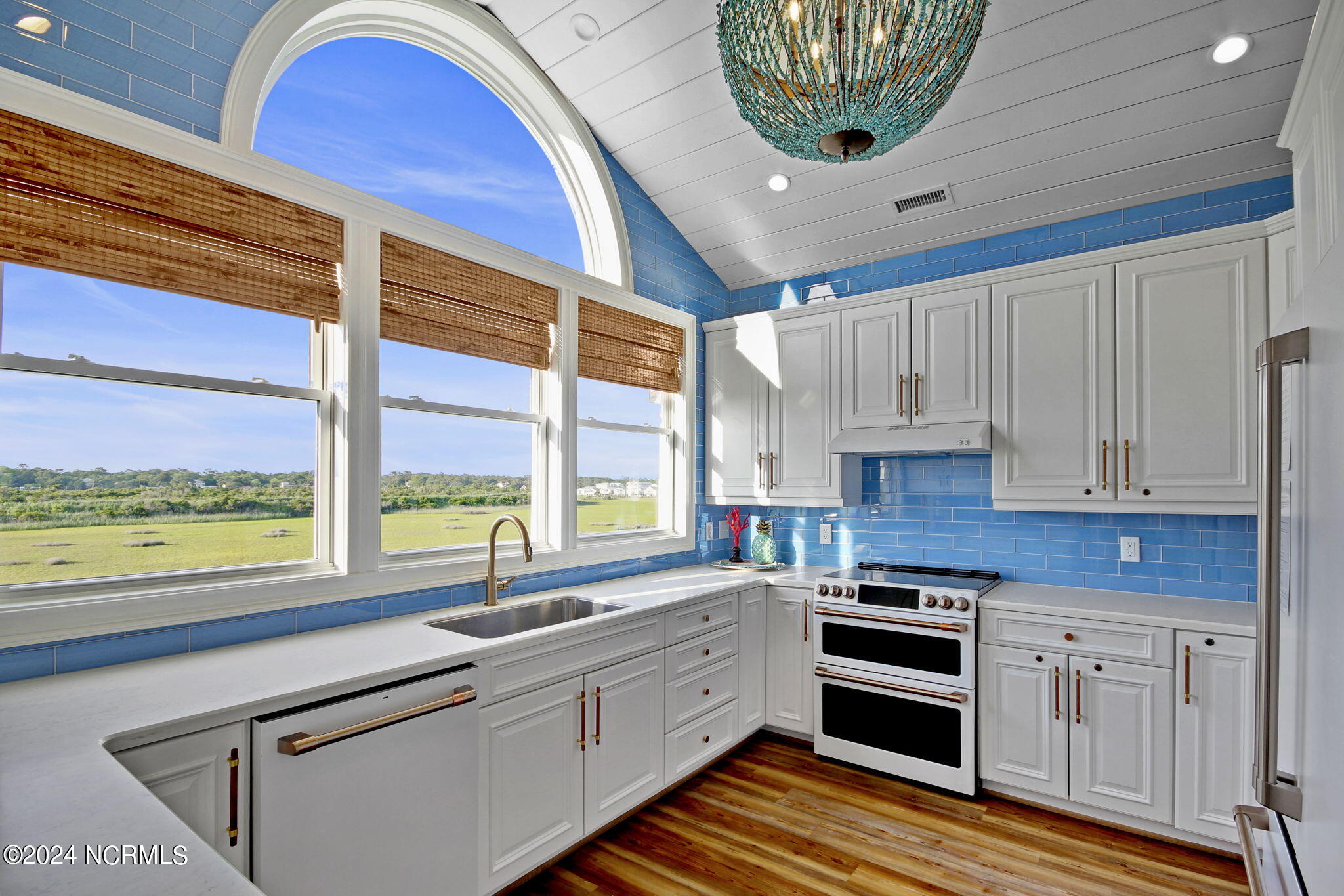 634 Ocean Boulevard W