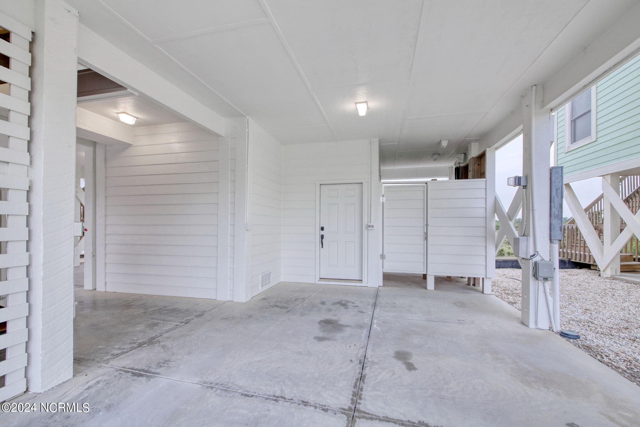 634 Ocean Boulevard W