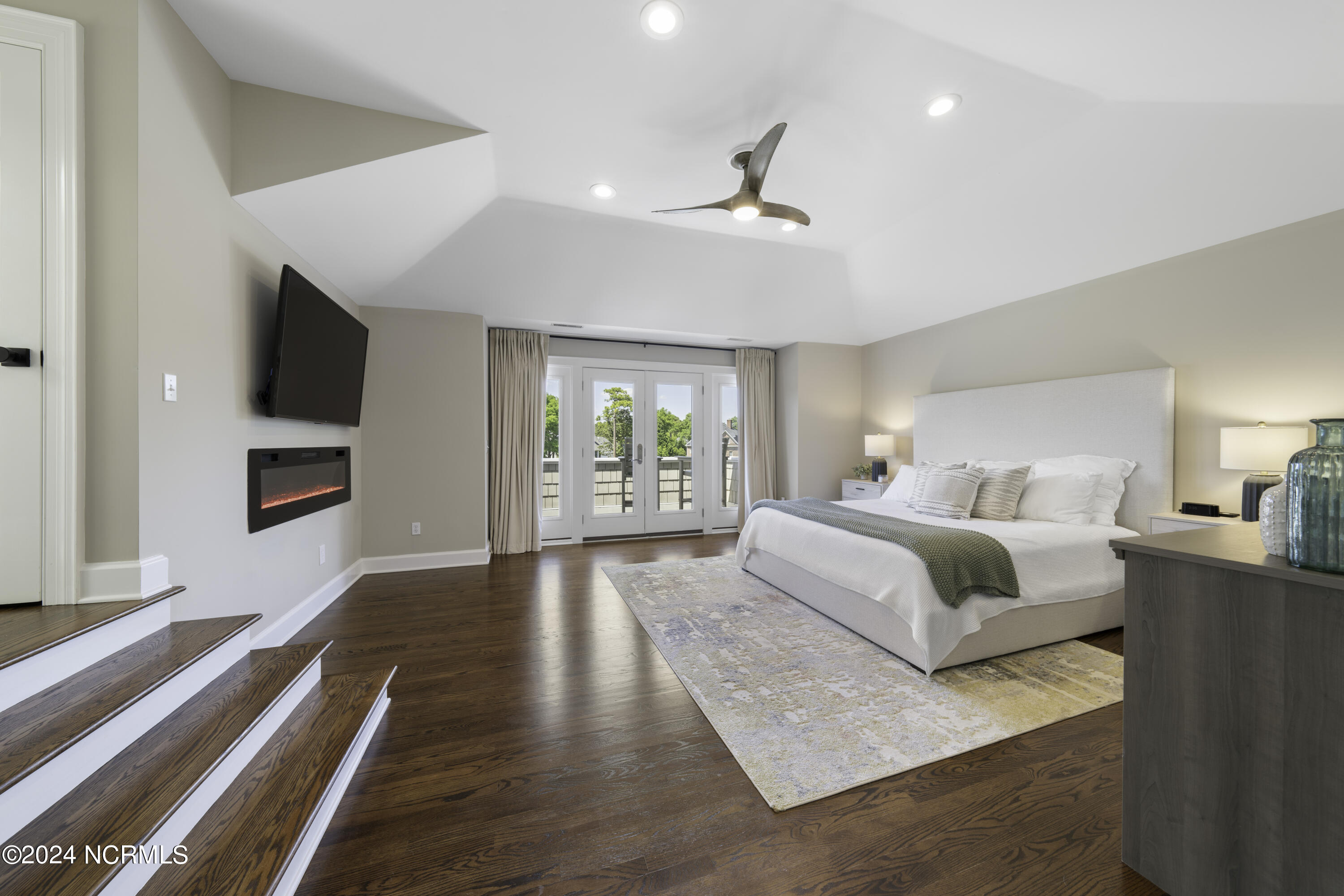 1732 Verrazzano Drive