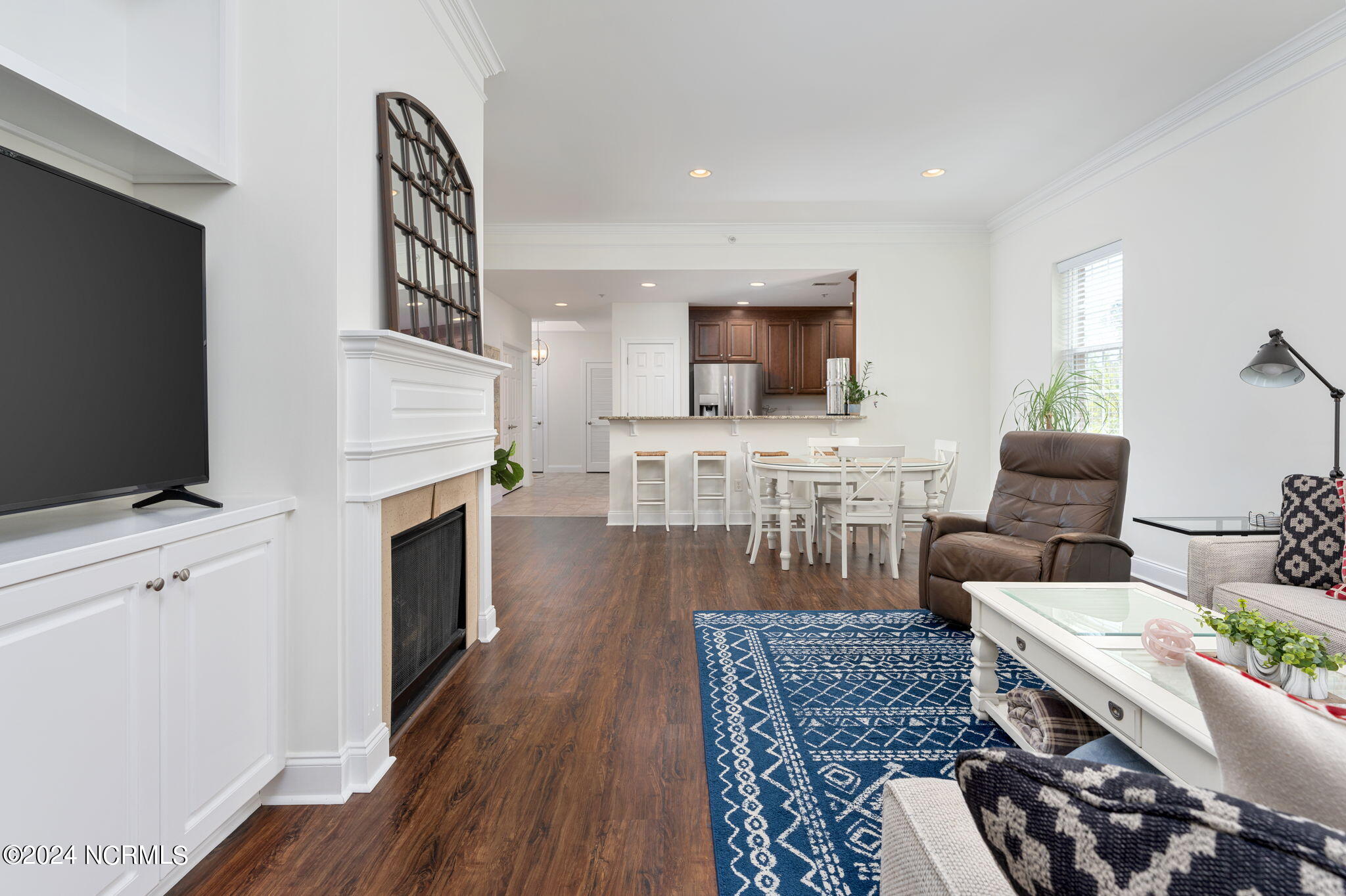 215 Valencia Court, 101