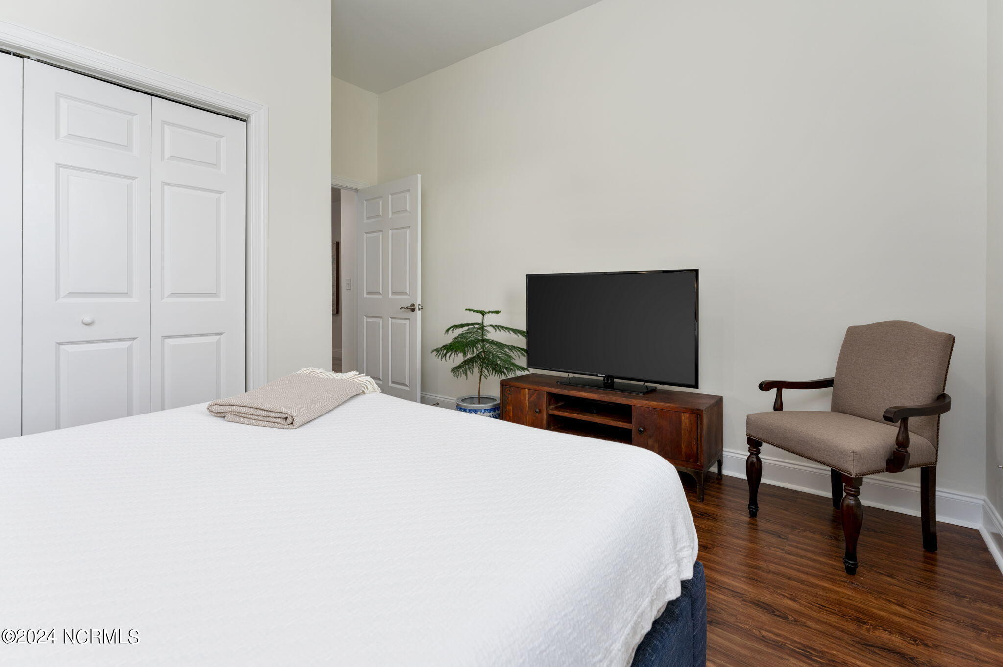 215 Valencia Court, 101