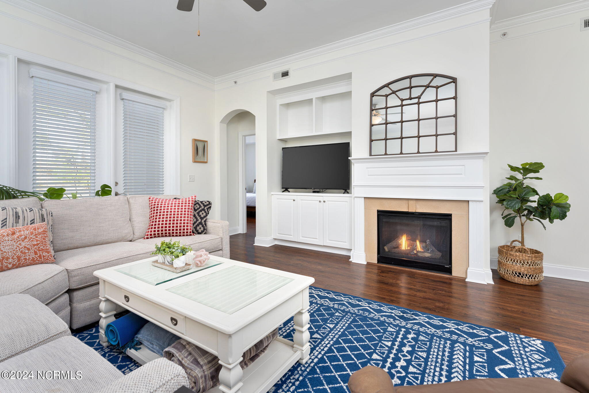 215 Valencia Court, 101