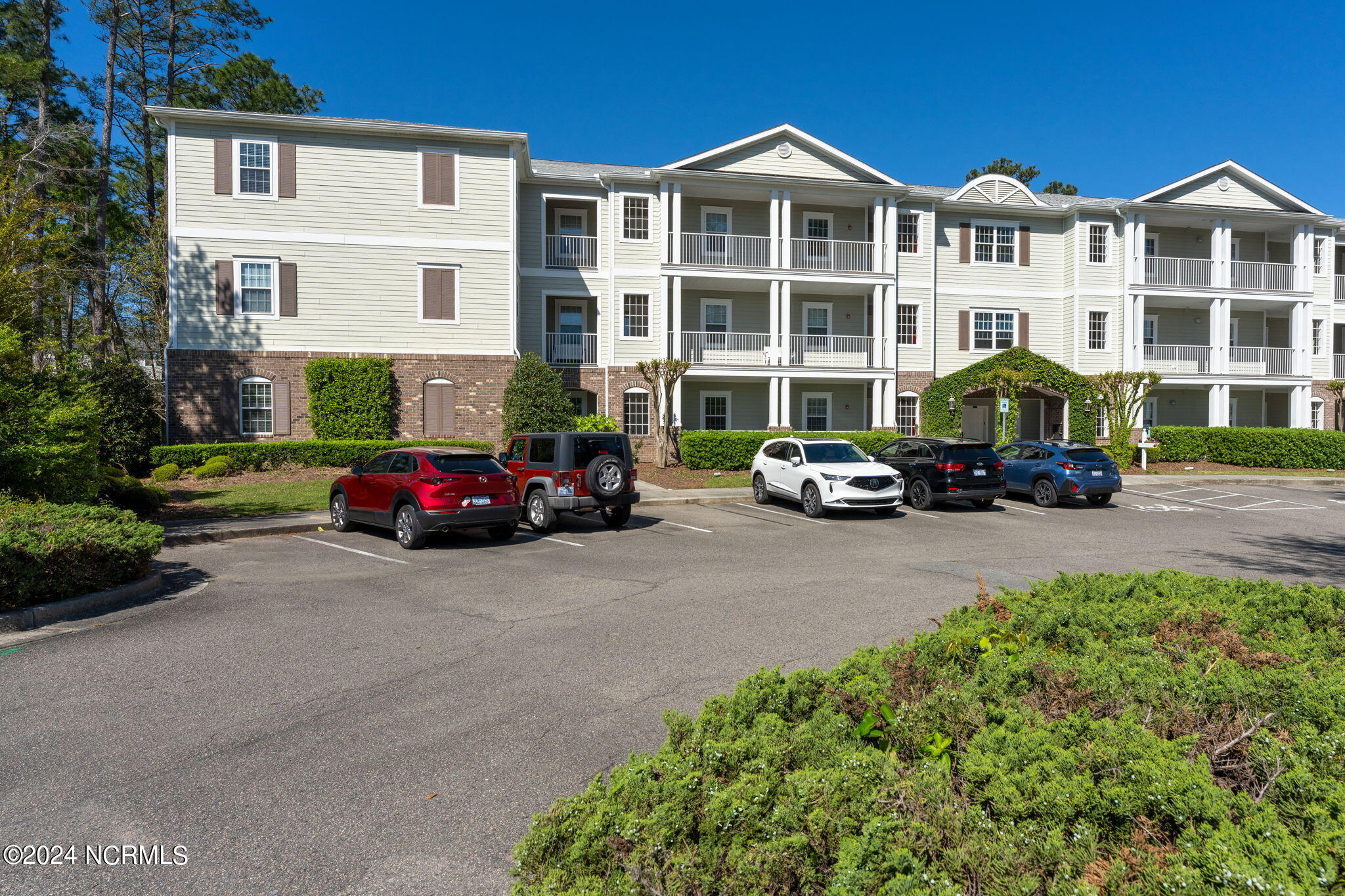 215 Valencia Court, 101