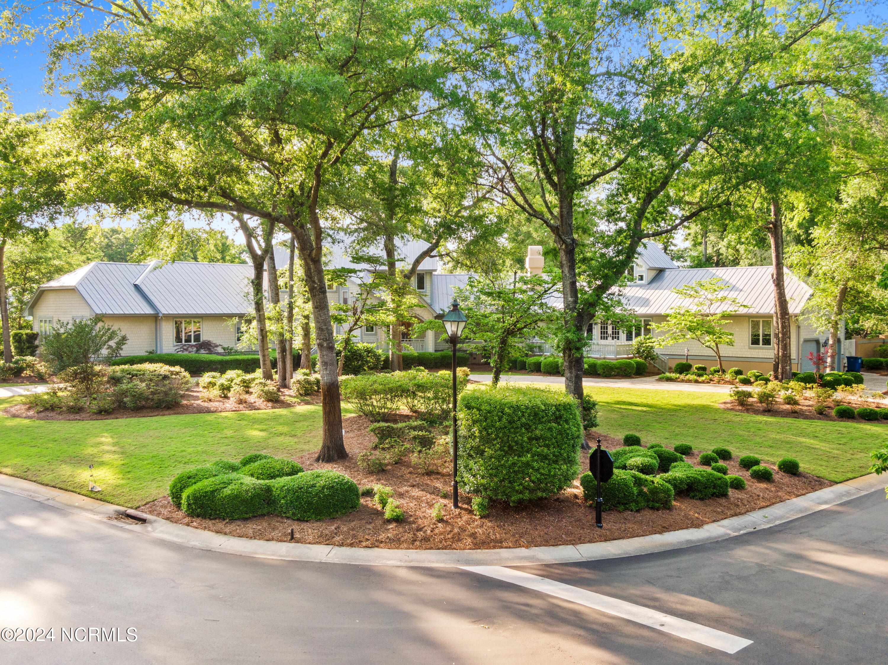 1913 Lunar Lane