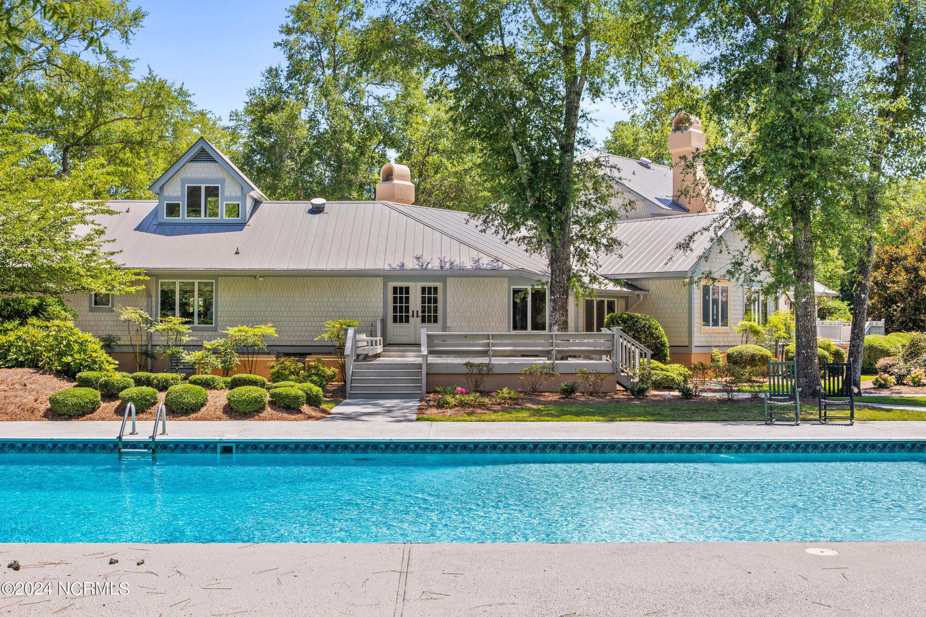 1913 Lunar Lane