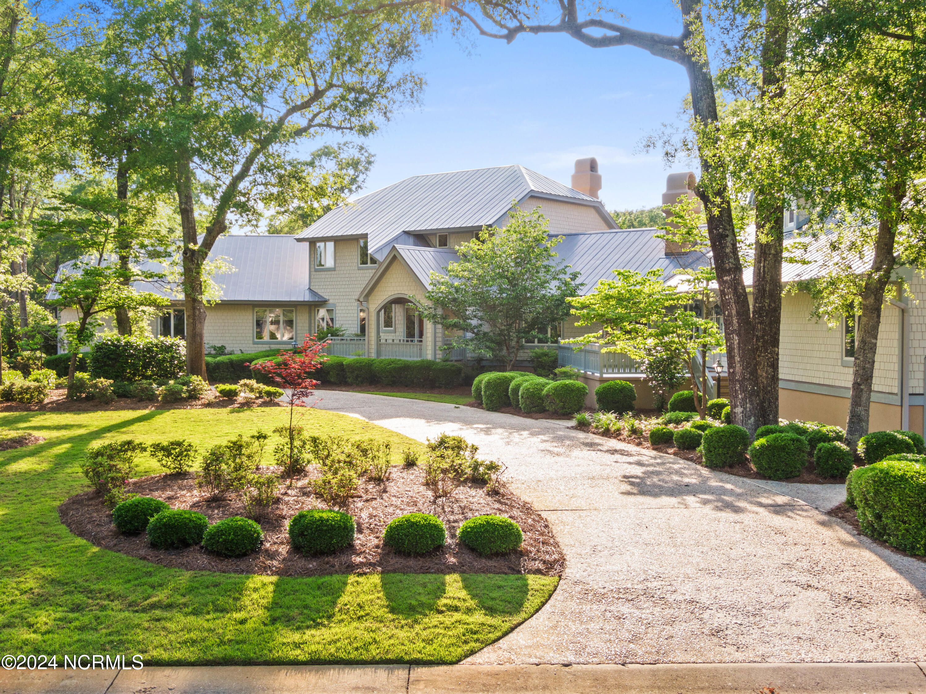 1913 Lunar Lane