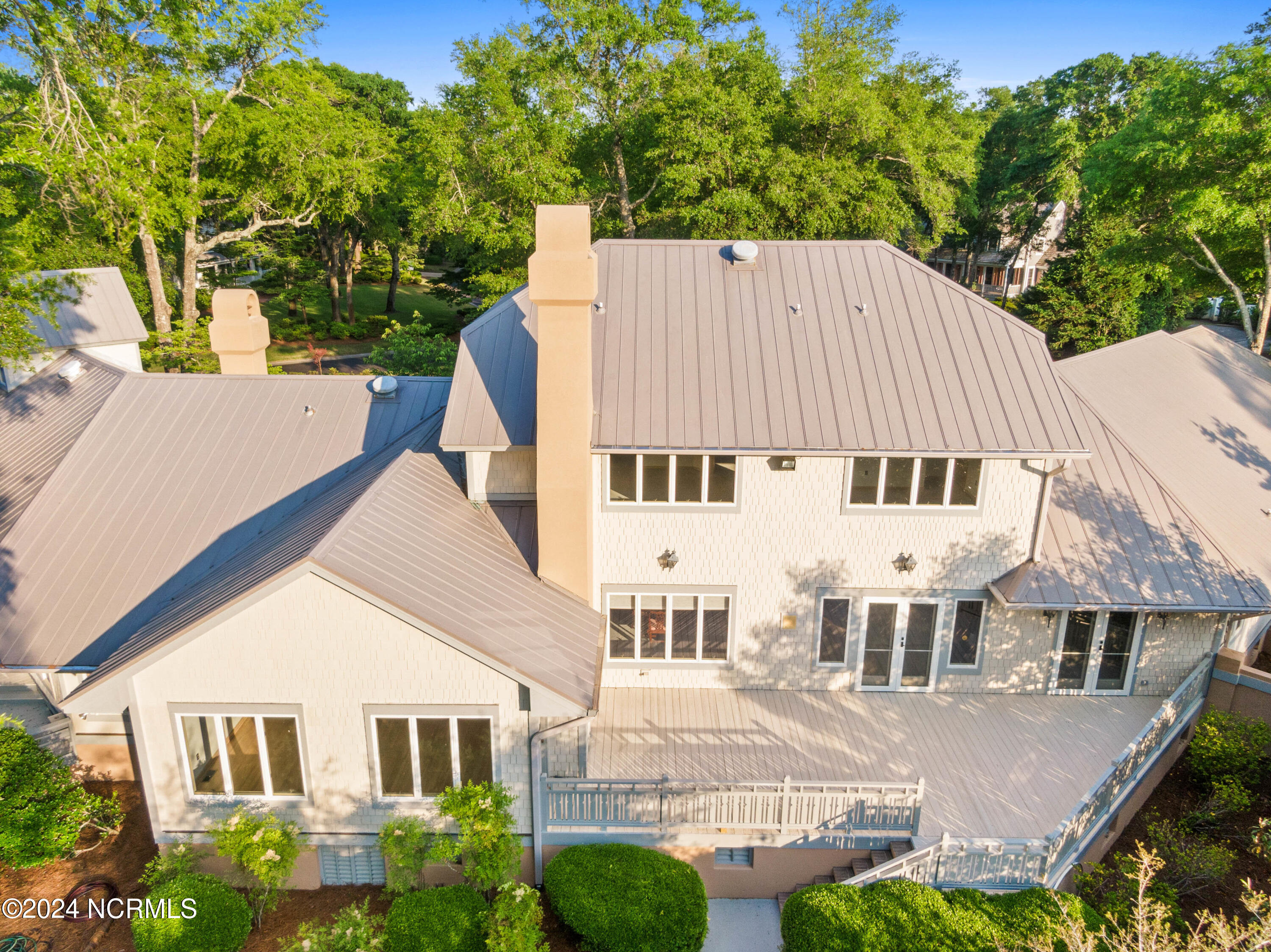 1913 Lunar Lane