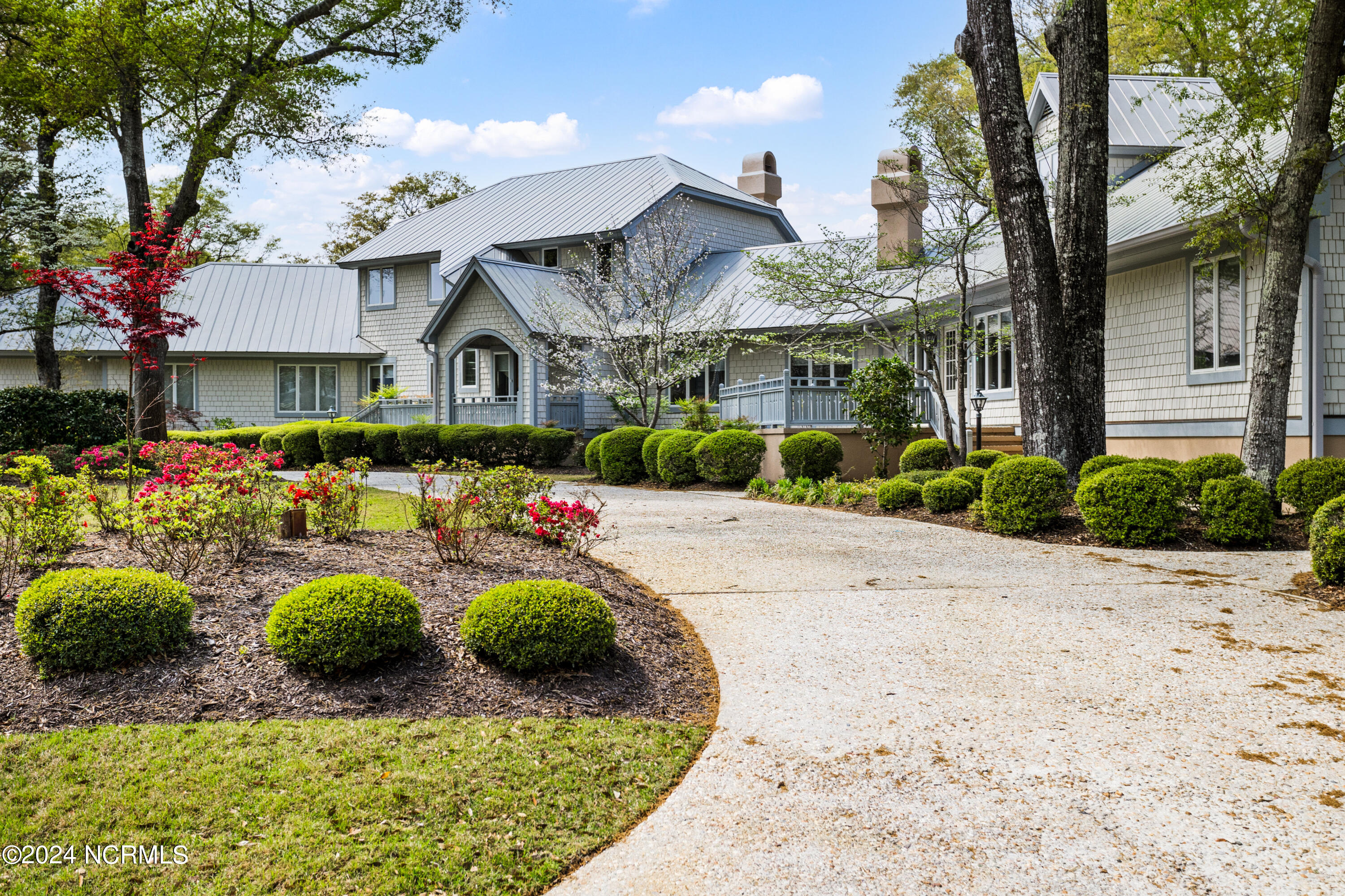 1913 Lunar Lane