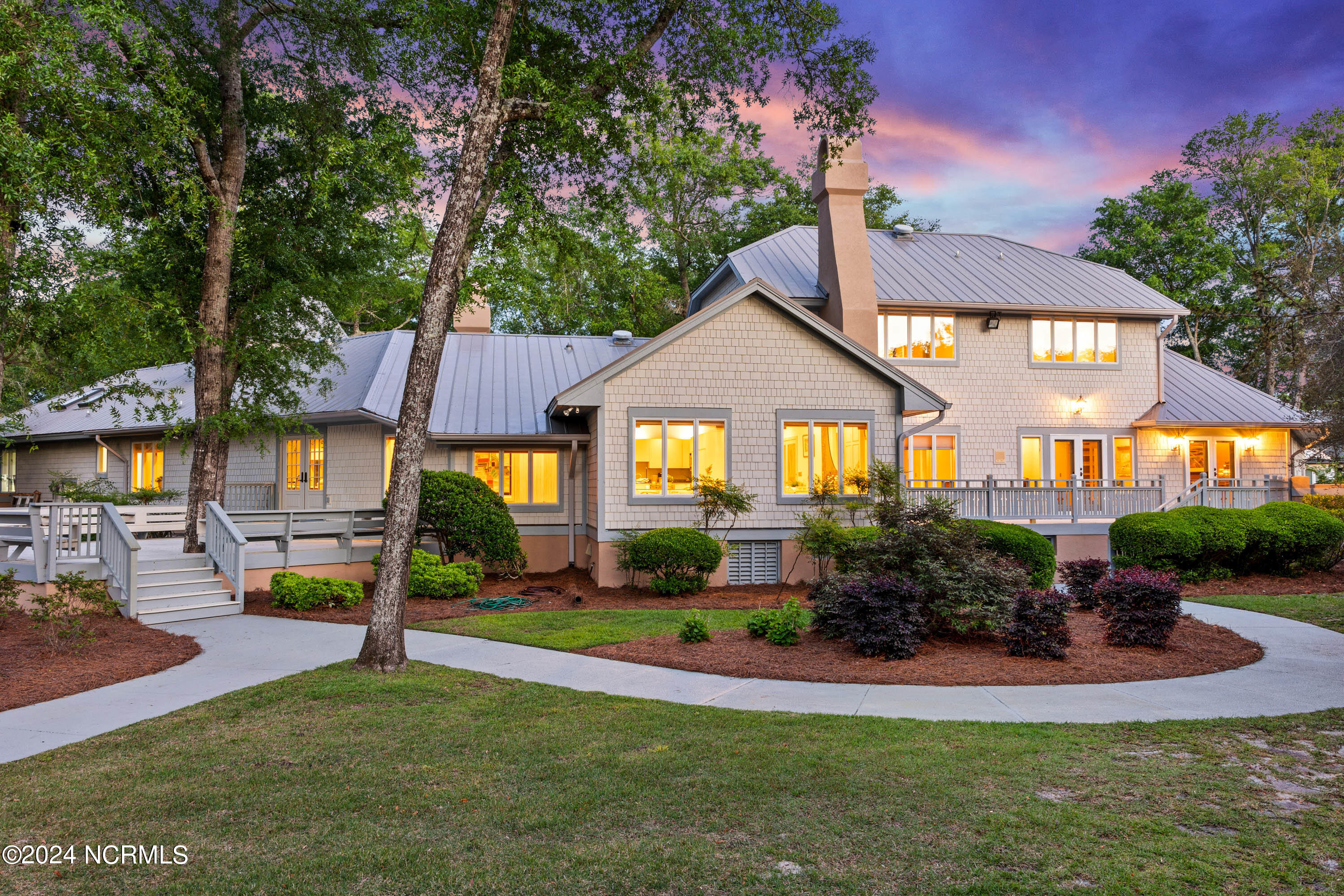 1913 Lunar Lane