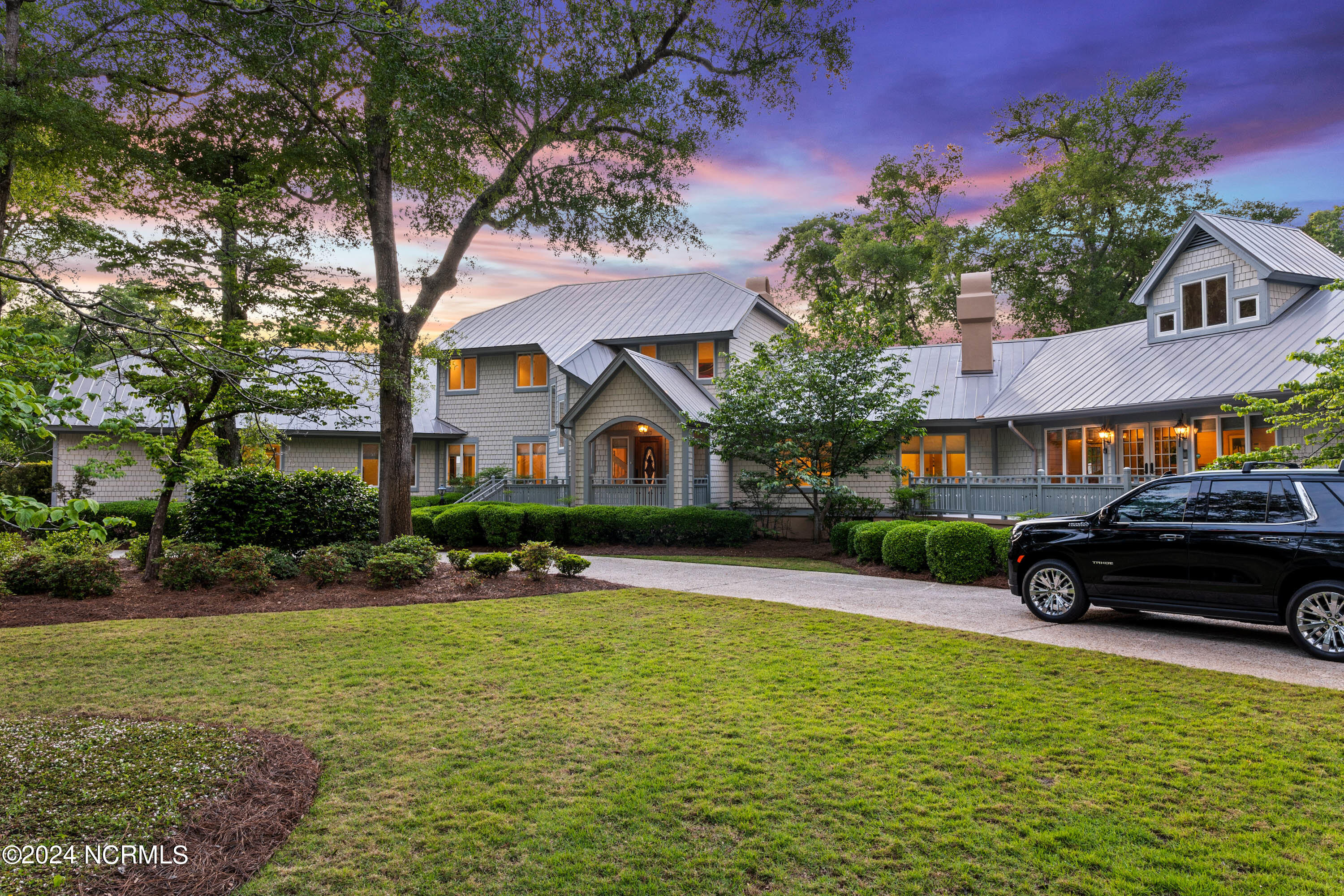 1913 Lunar Lane
