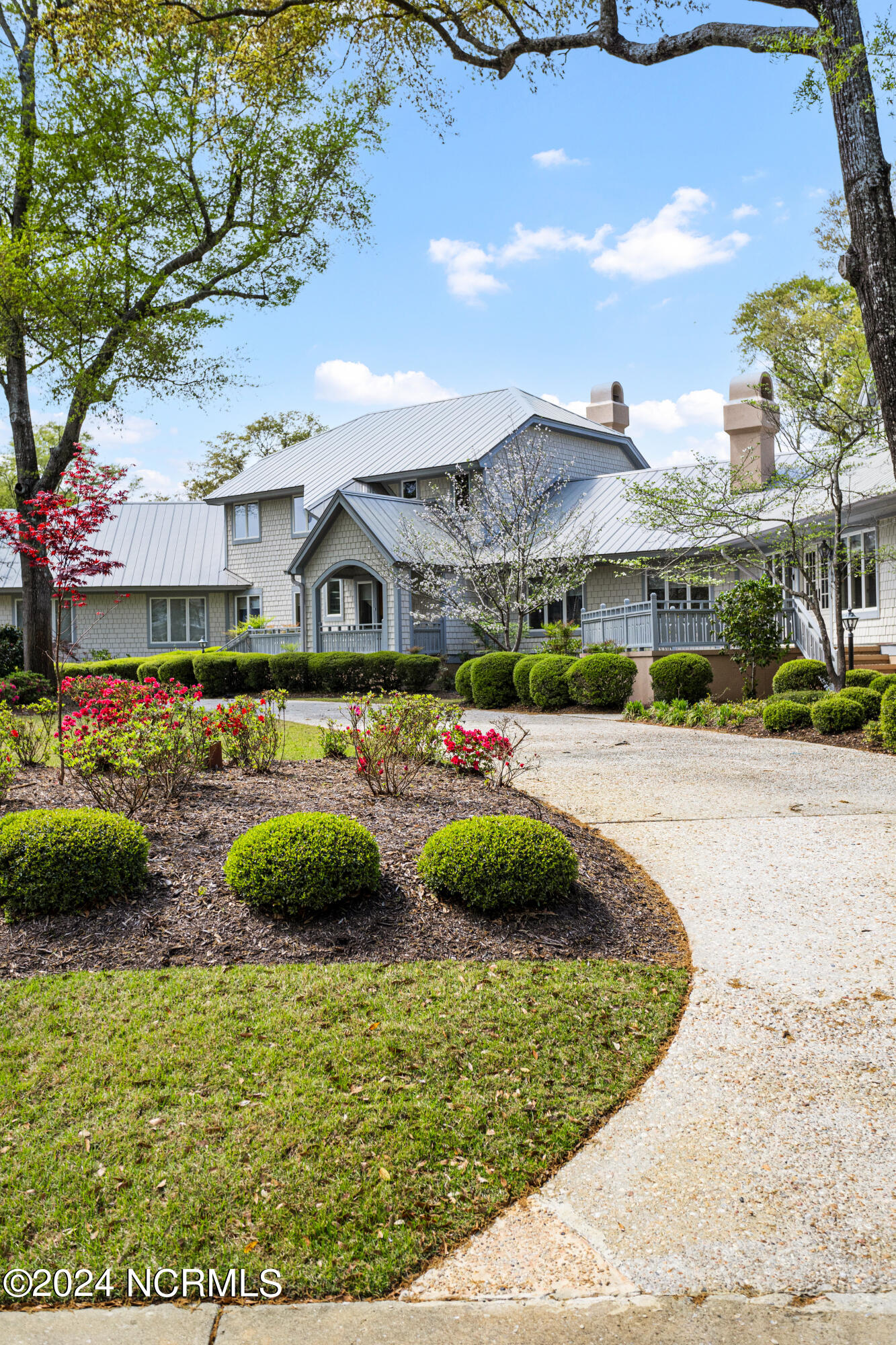 1913 Lunar Lane