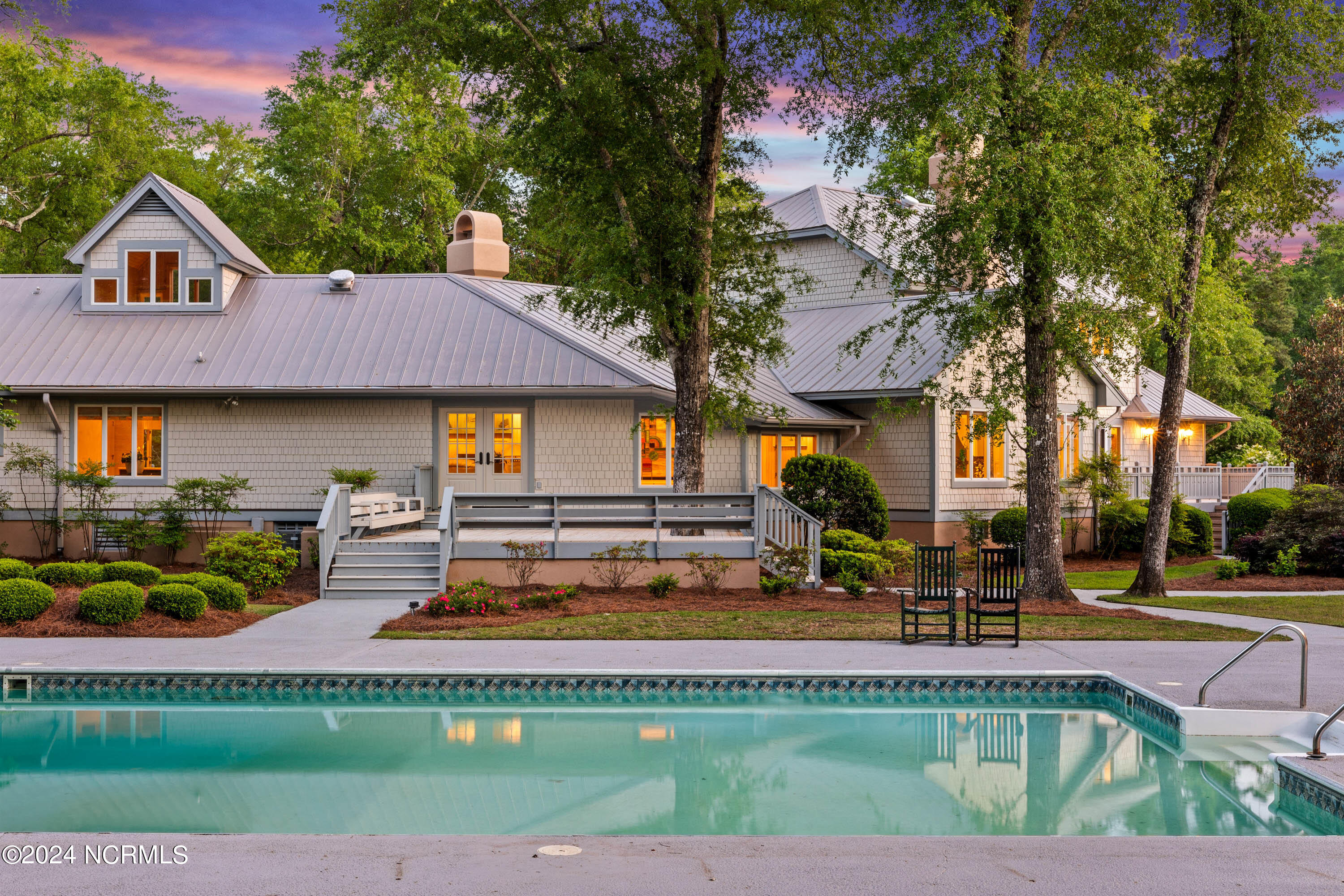 1913 Lunar Lane