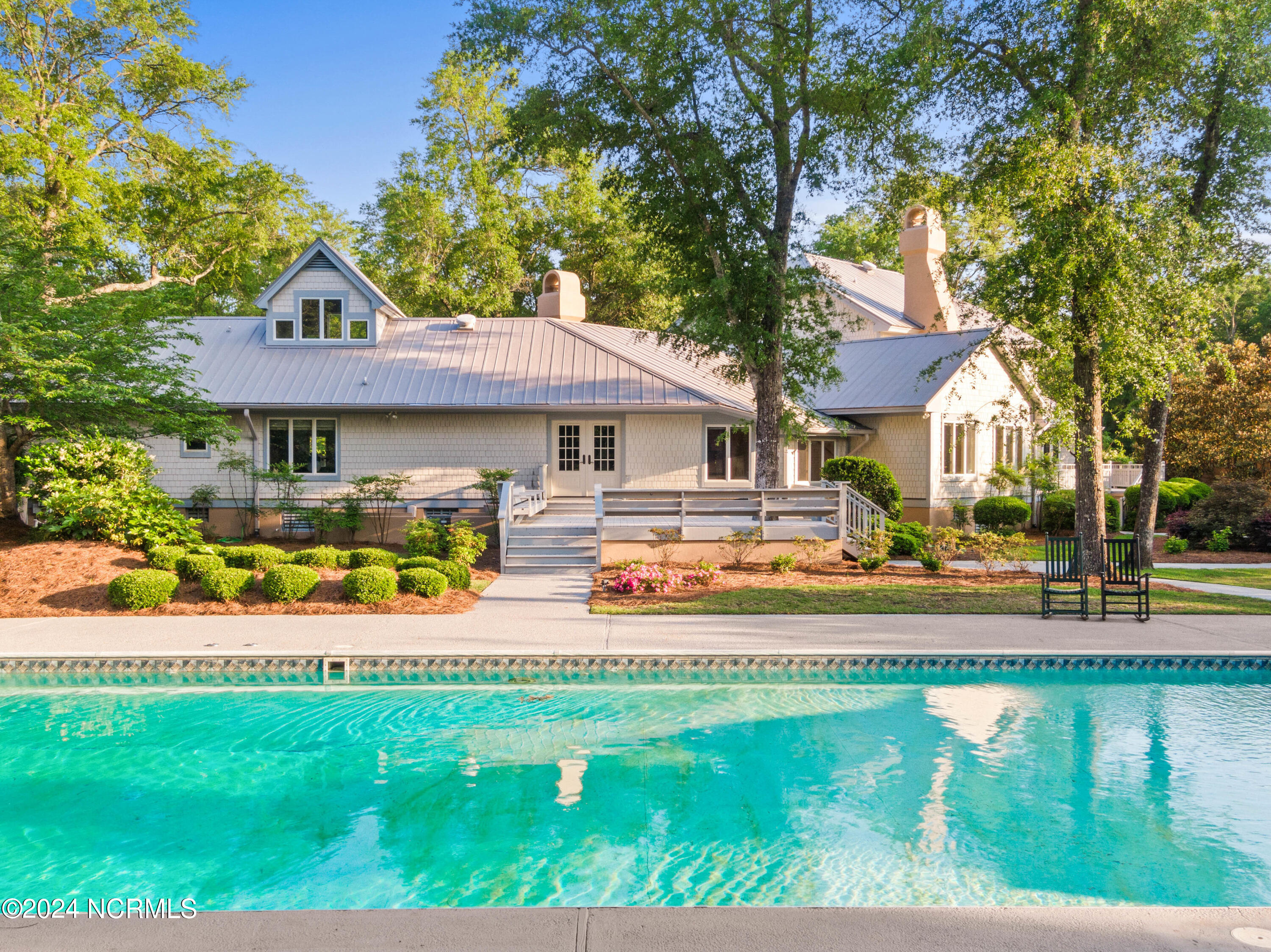 1913 Lunar Lane