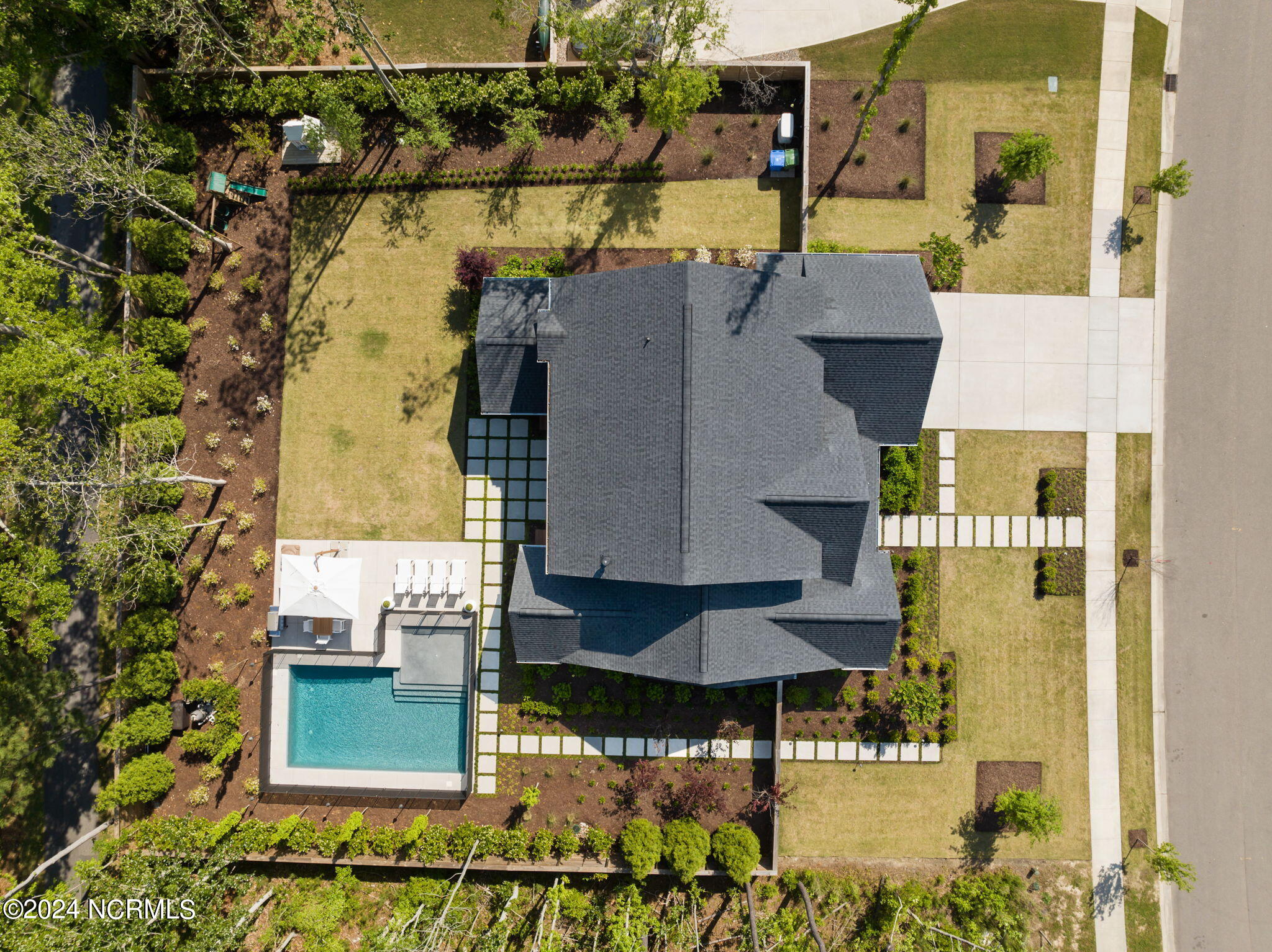 423 E Blackbeard Road