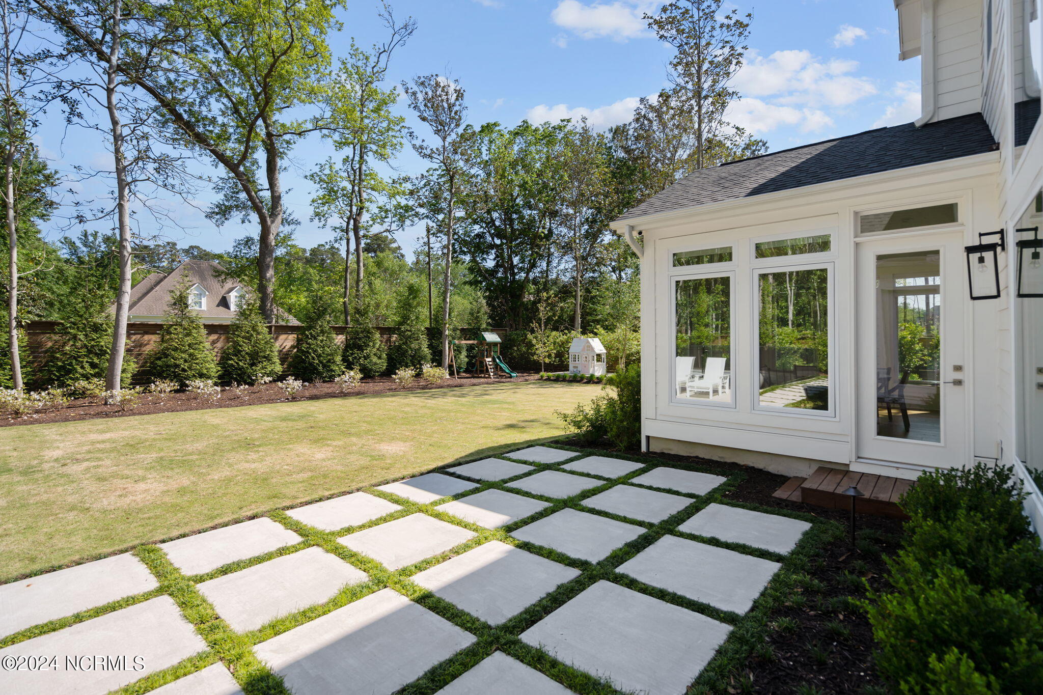 423 E Blackbeard Road