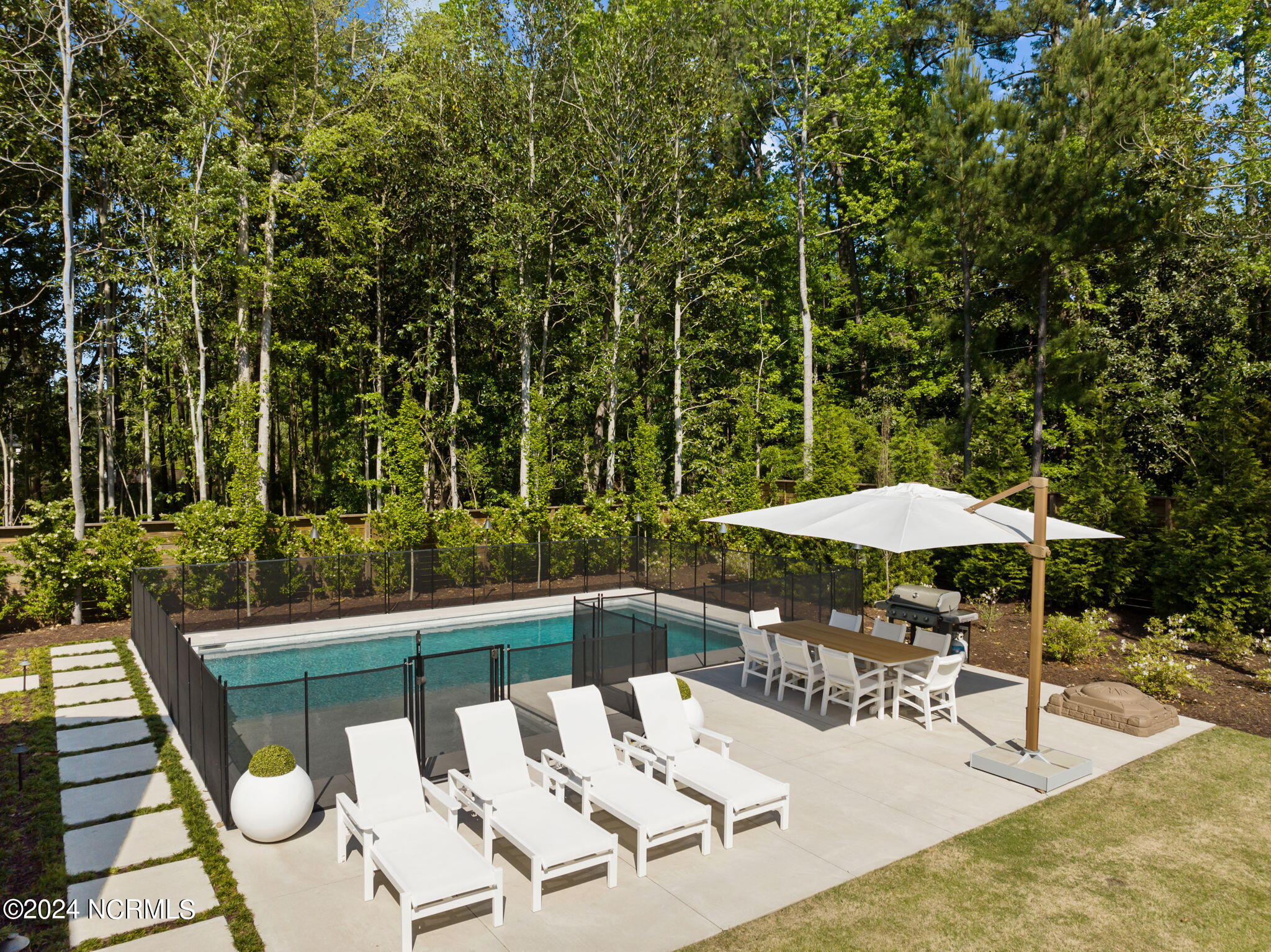 423 E Blackbeard Road