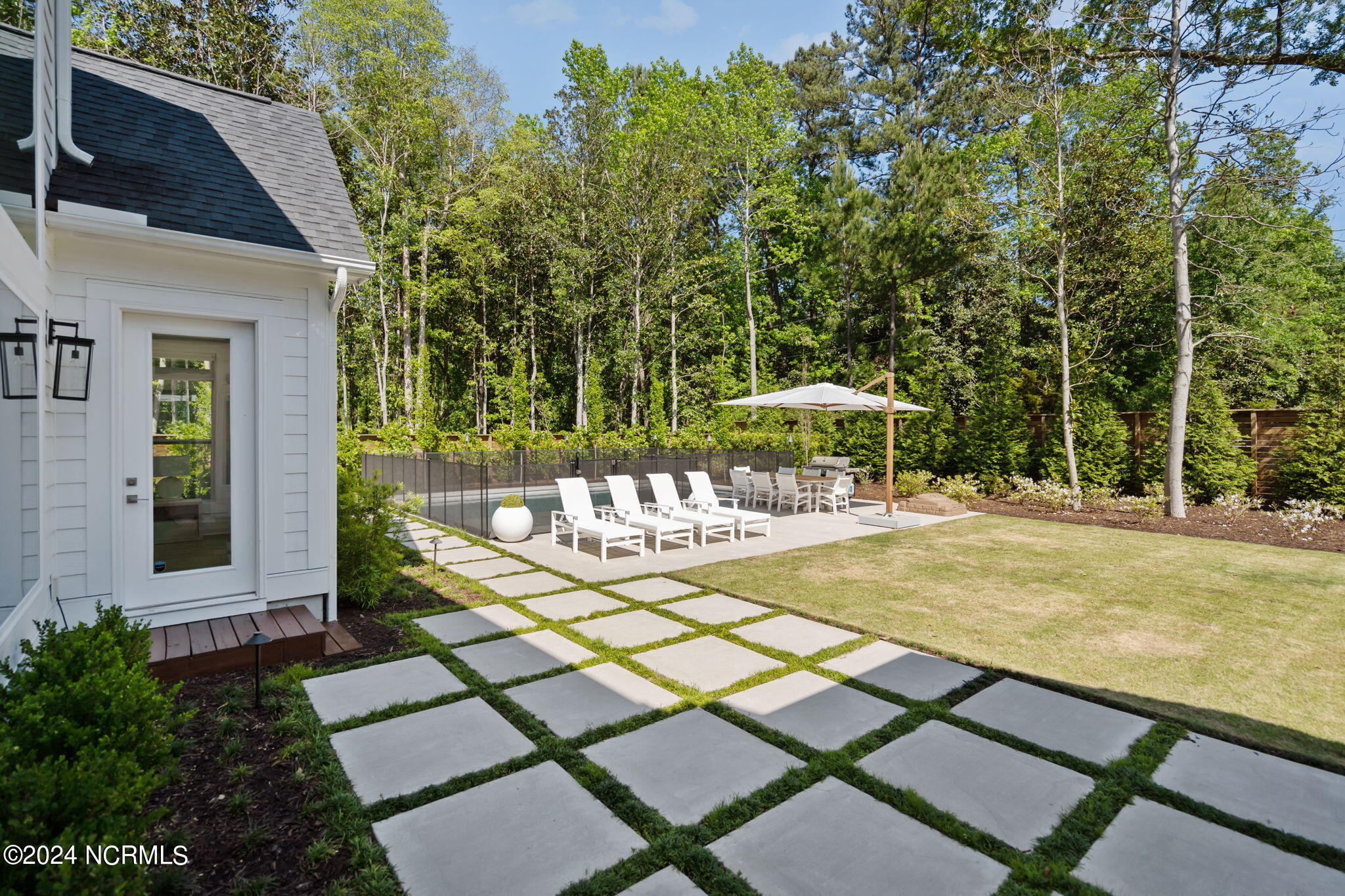 423 E Blackbeard Road