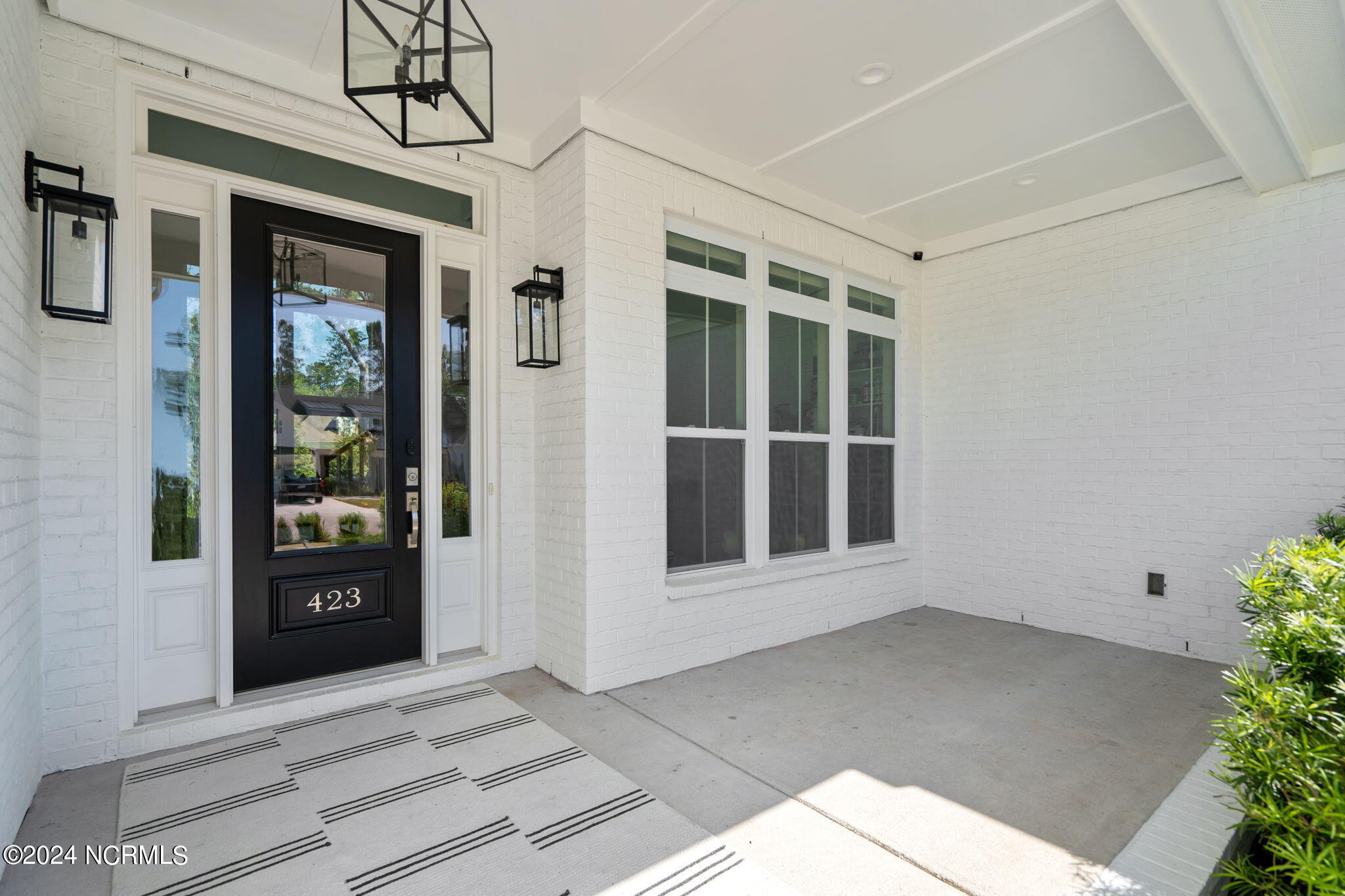 423 E Blackbeard Road