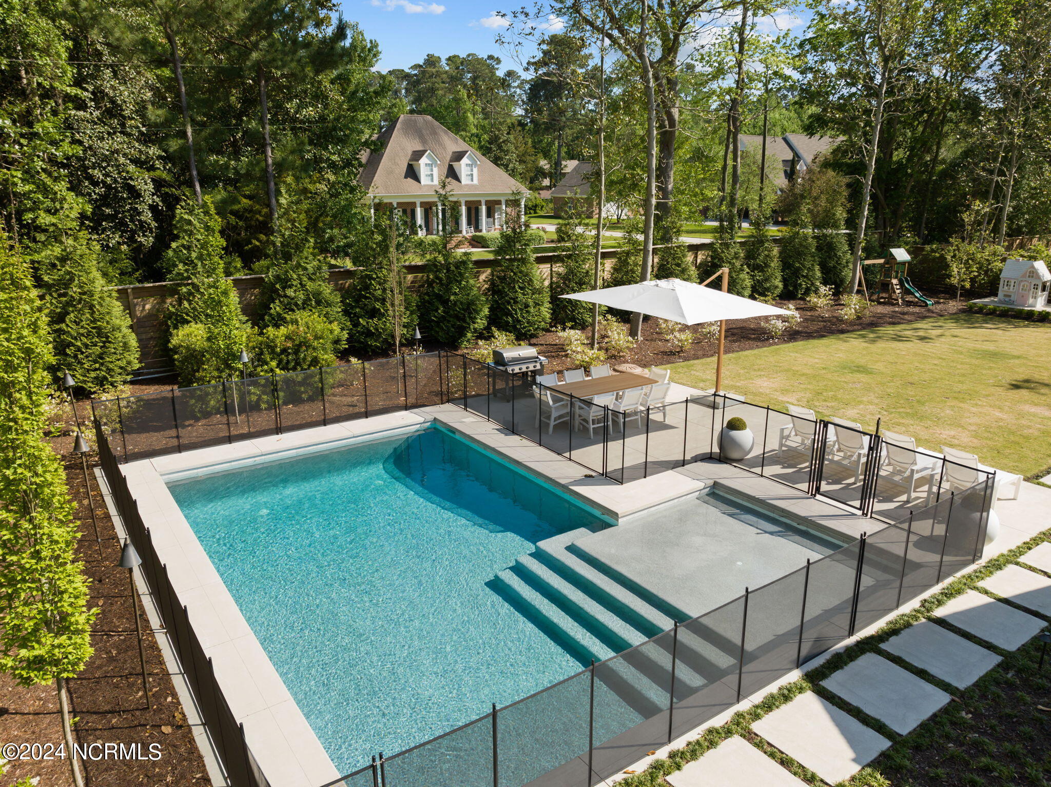 423 E Blackbeard Road