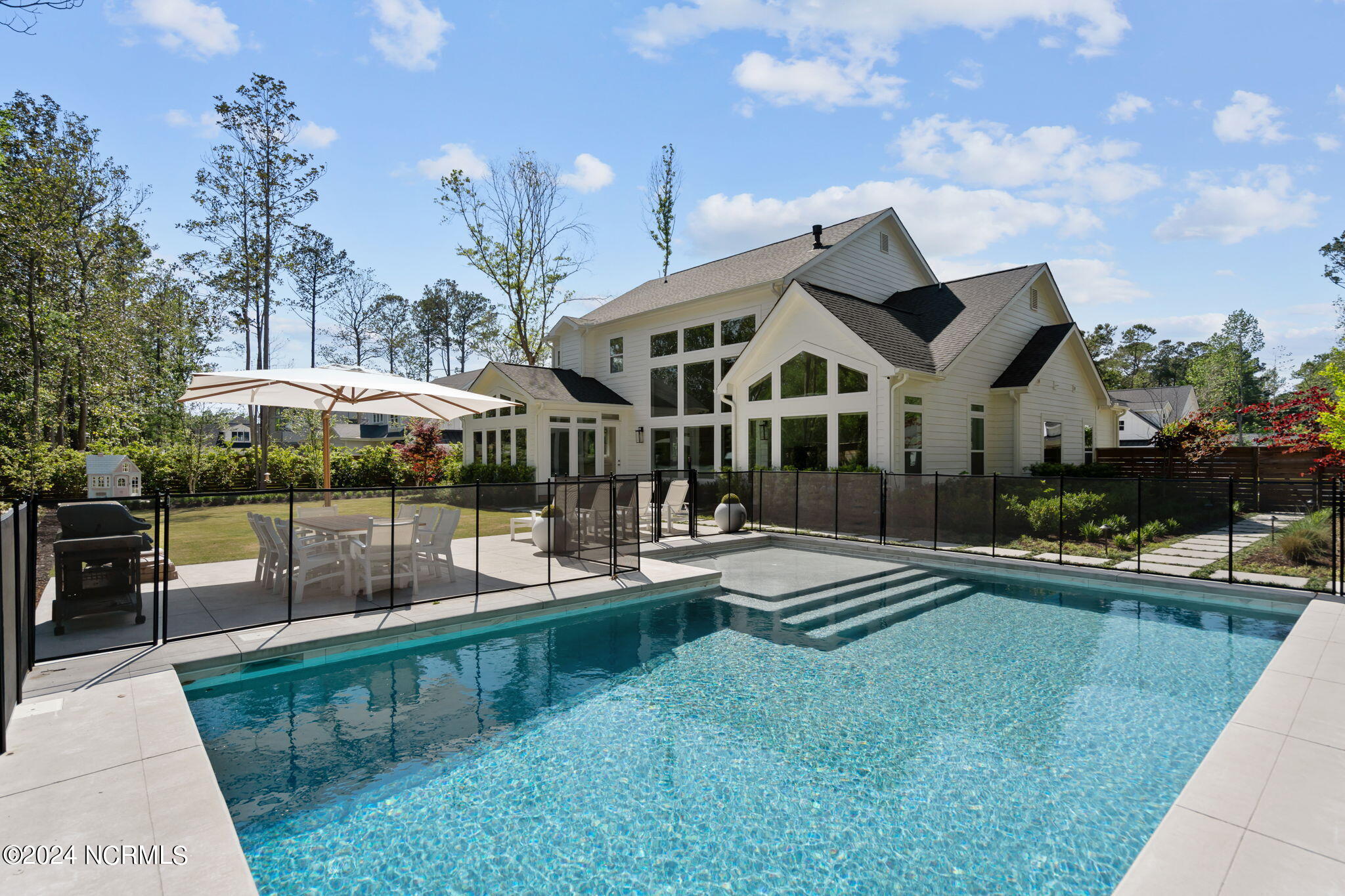 423 E Blackbeard Road