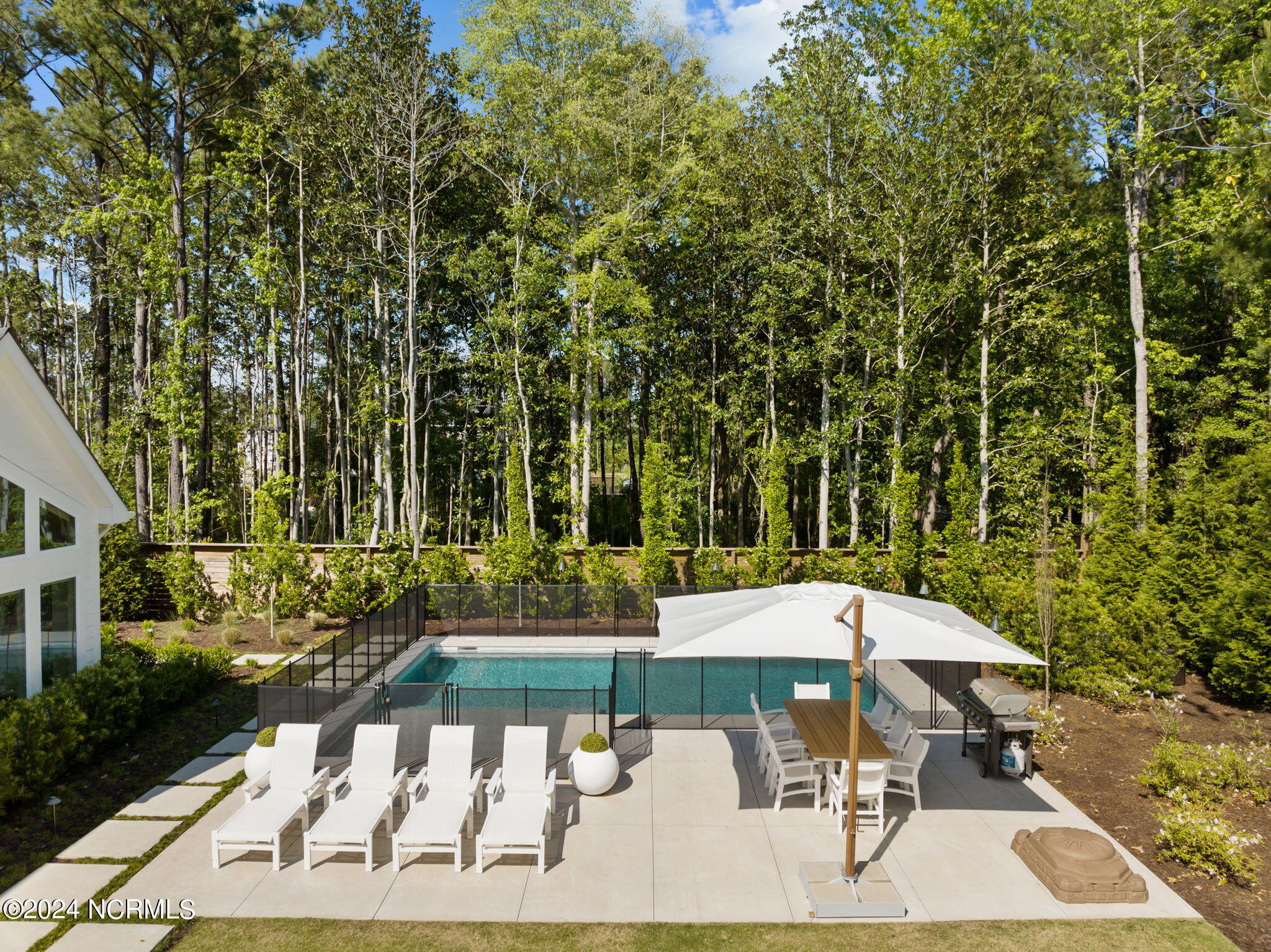 423 E Blackbeard Road