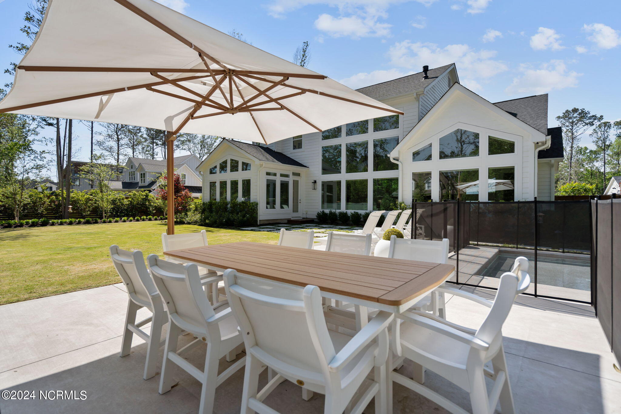 423 E Blackbeard Road