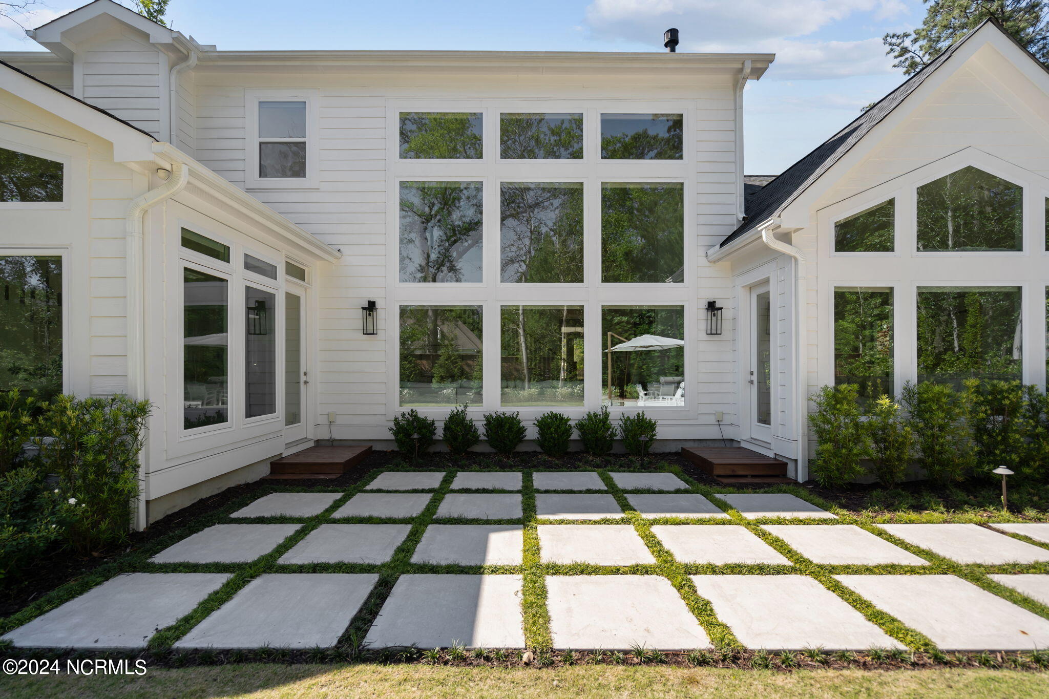 423 E Blackbeard Road