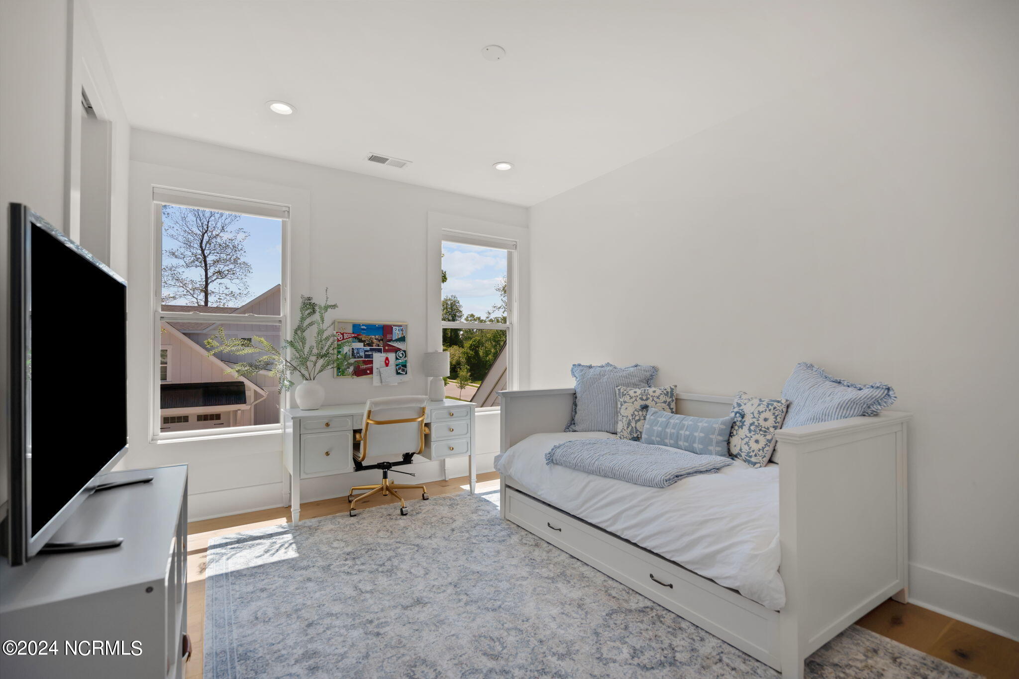 423 E Blackbeard Road