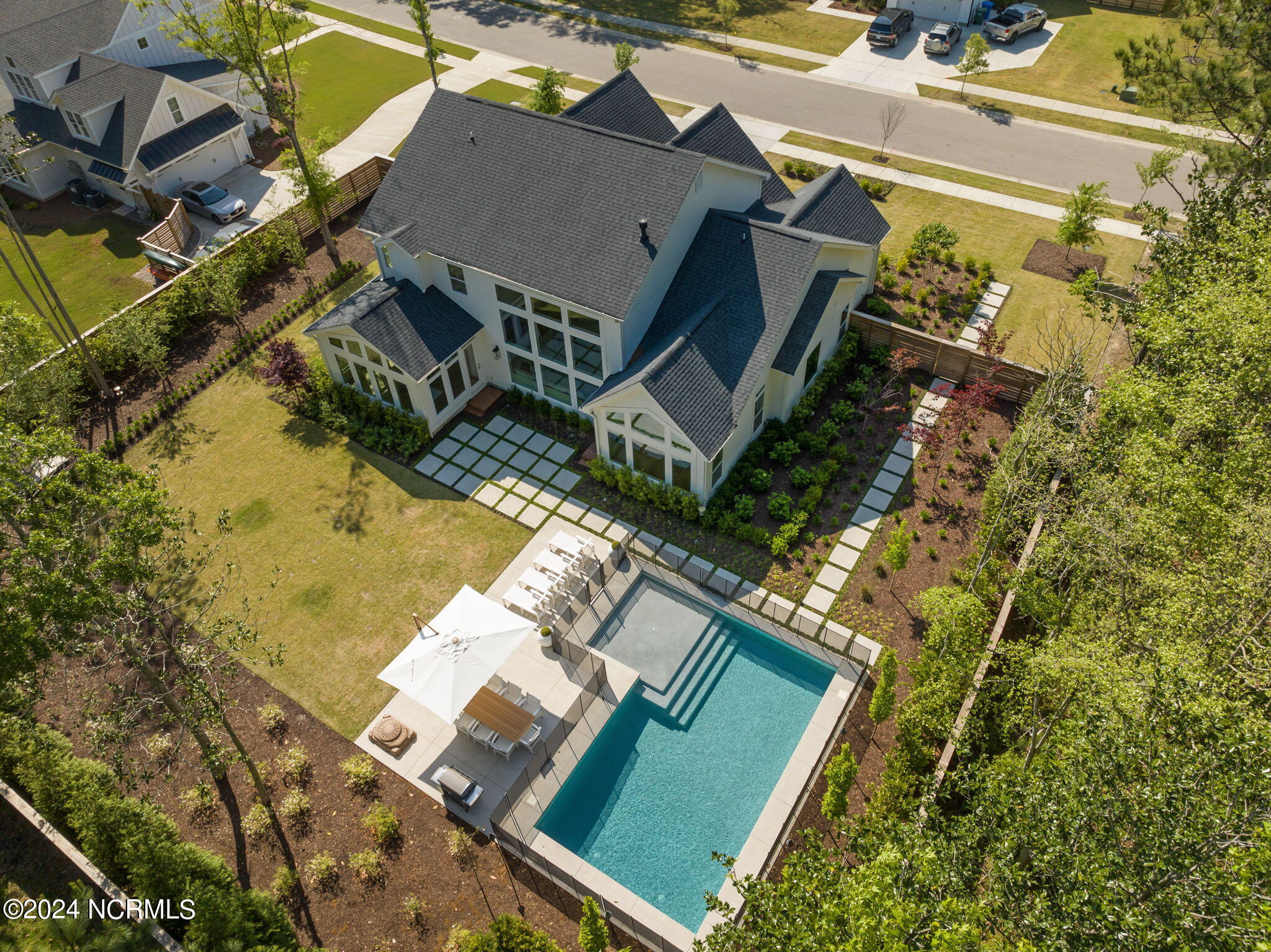 423 E Blackbeard Road