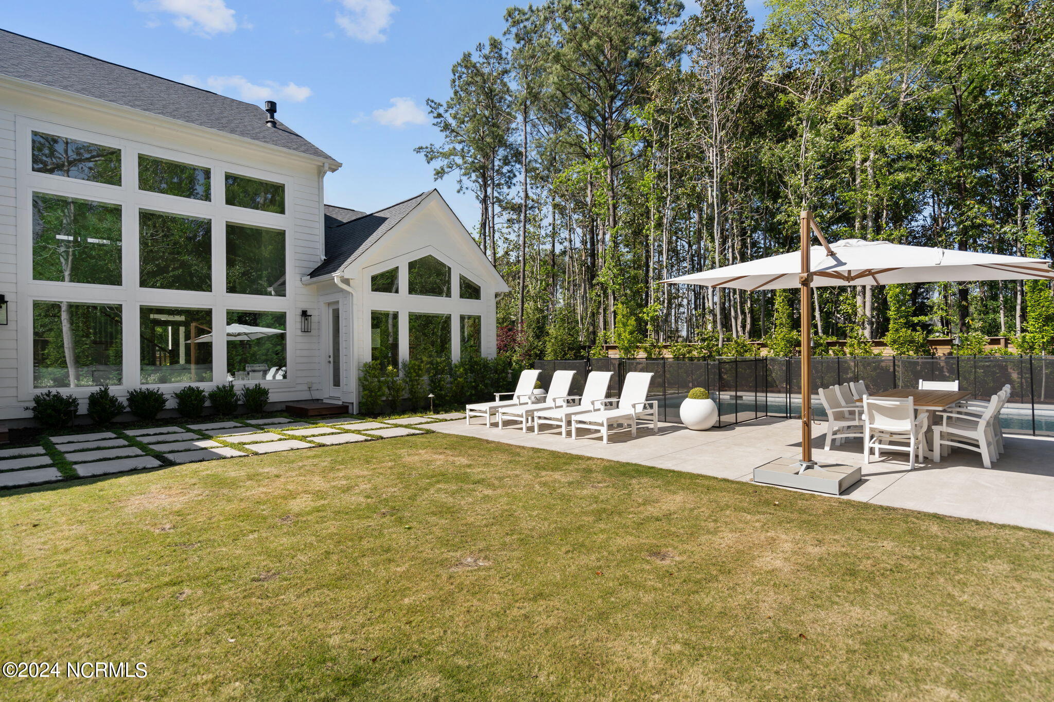 423 E Blackbeard Road