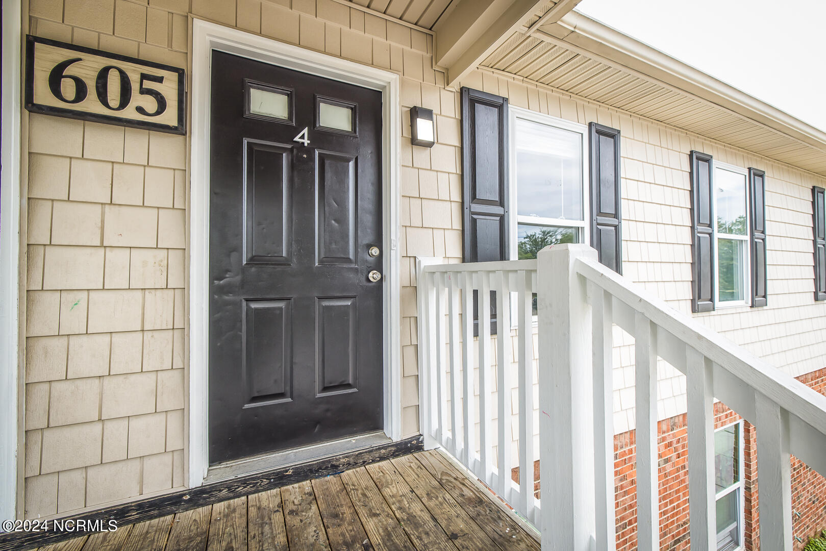 605-609 Nixon Street