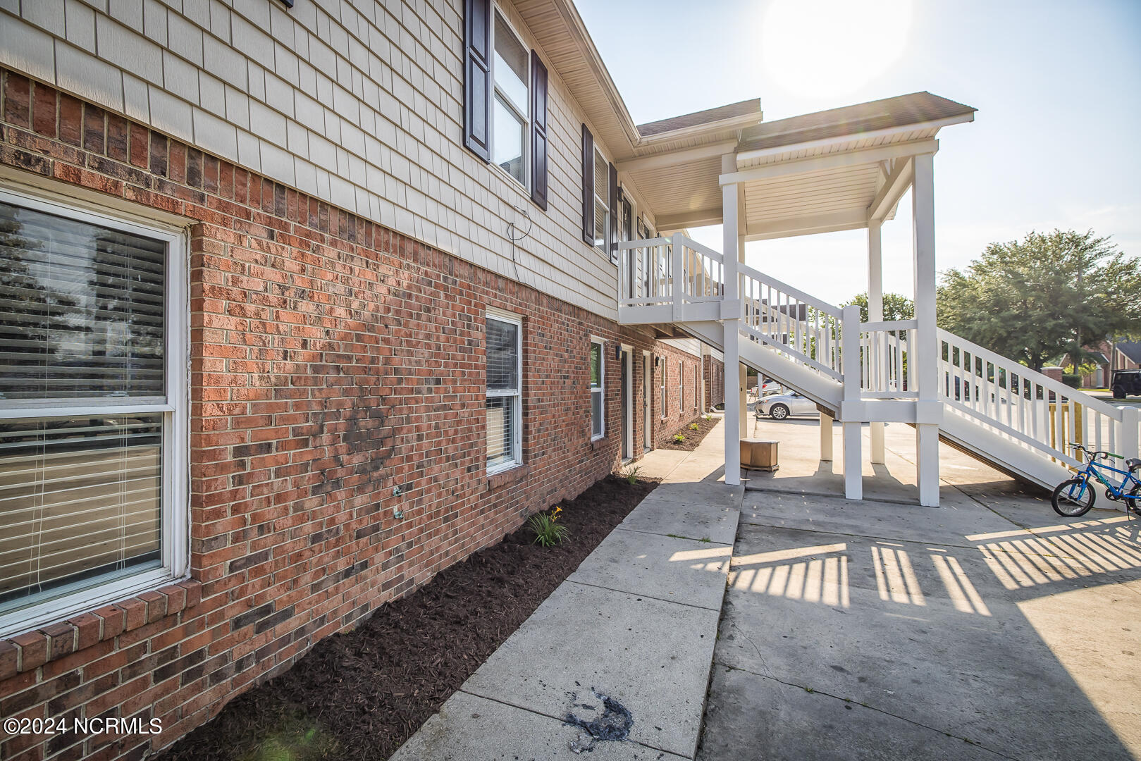 605-609 Nixon Street