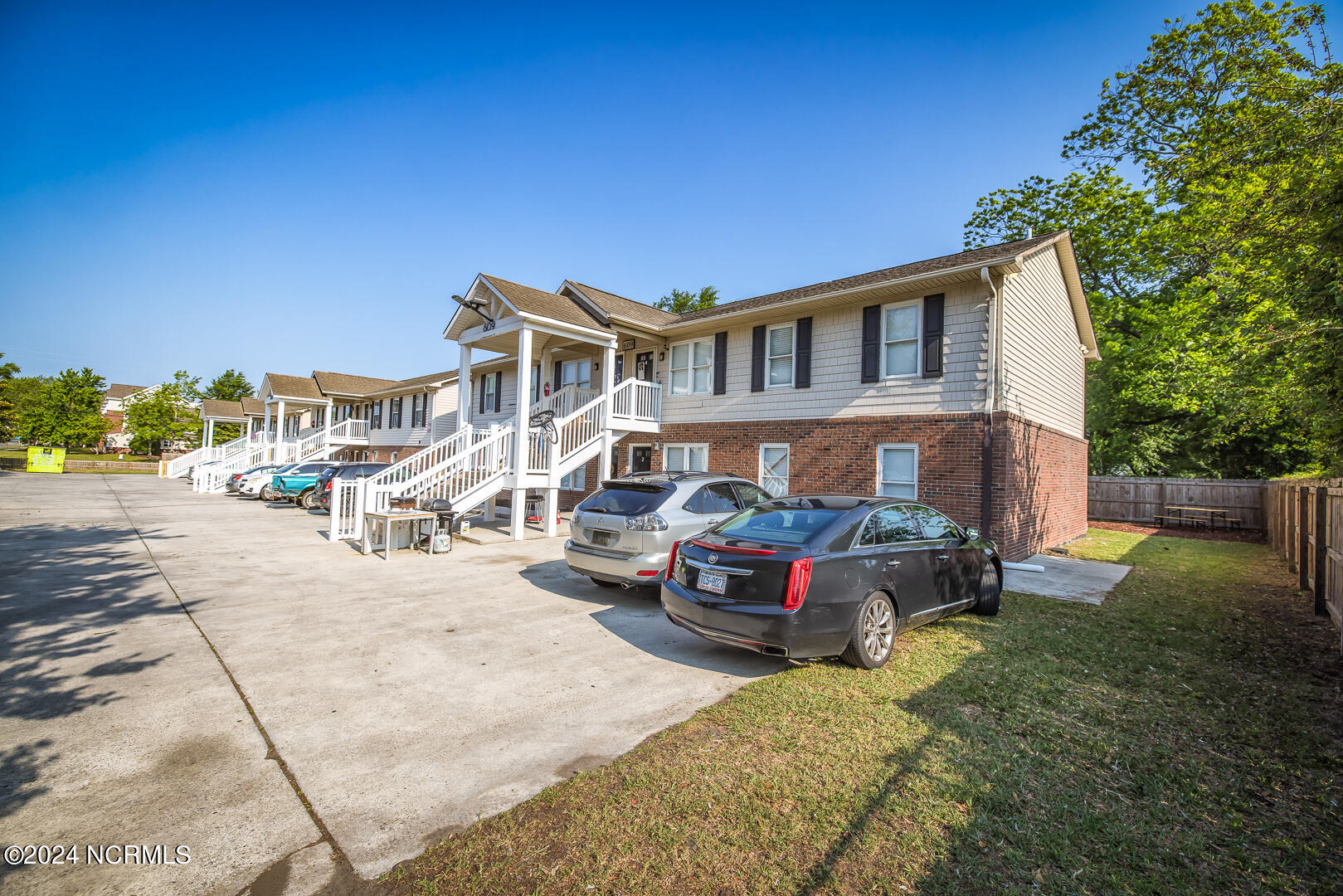 605-609 Nixon Street