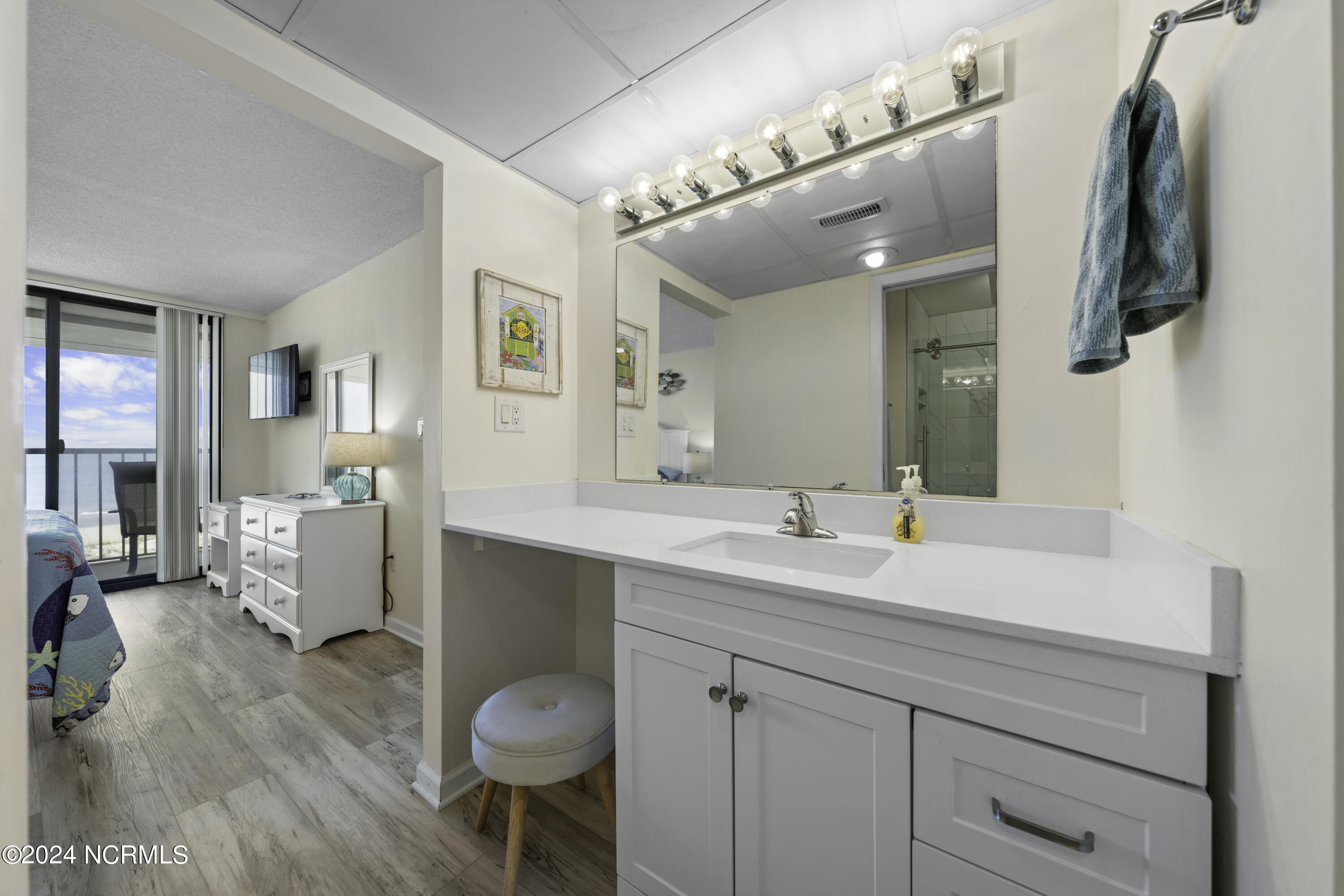 901 Lake Park Boulevard S 403